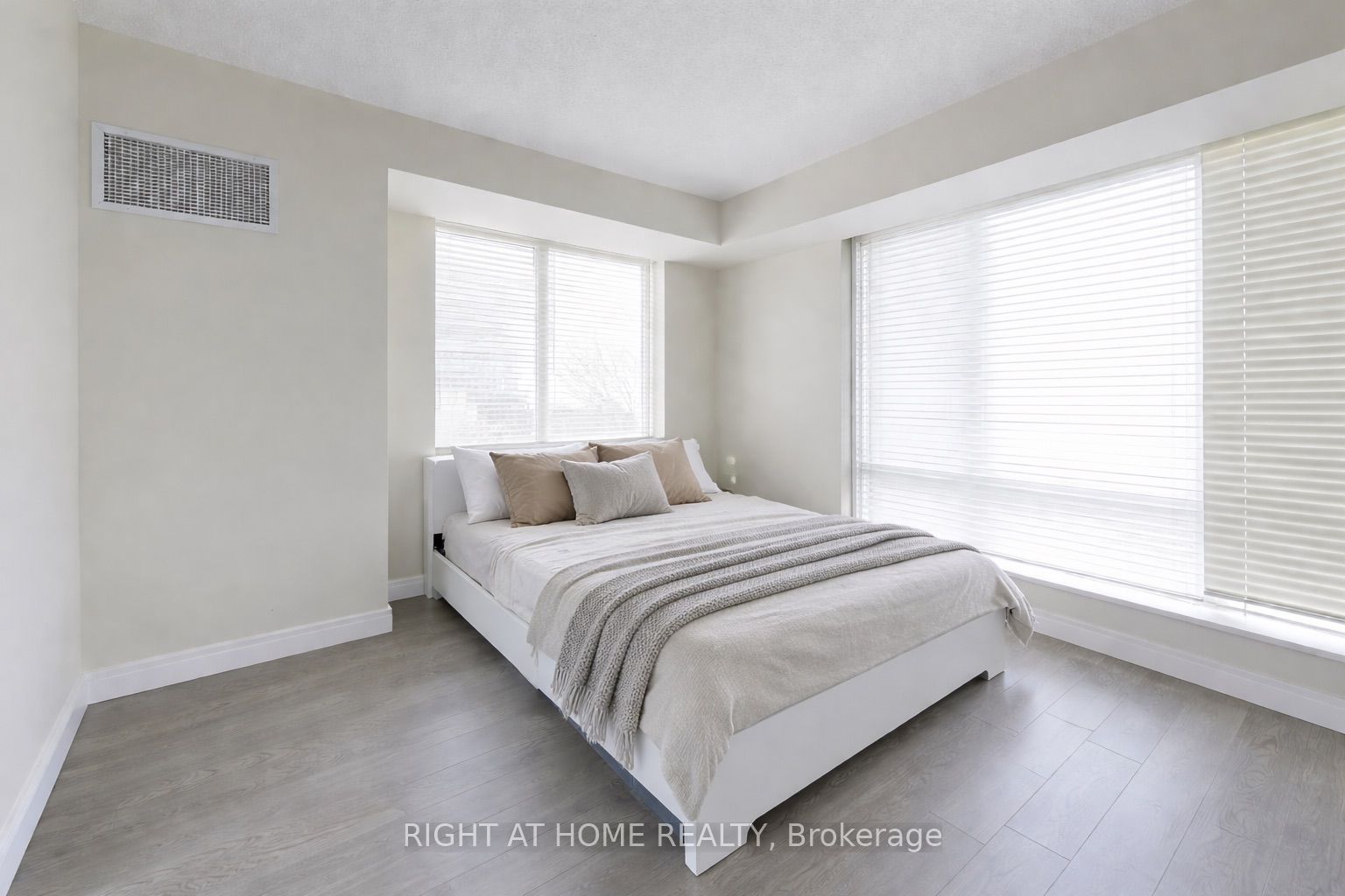 25 Singer Court TH07, Toronto, ON M2K 0B3