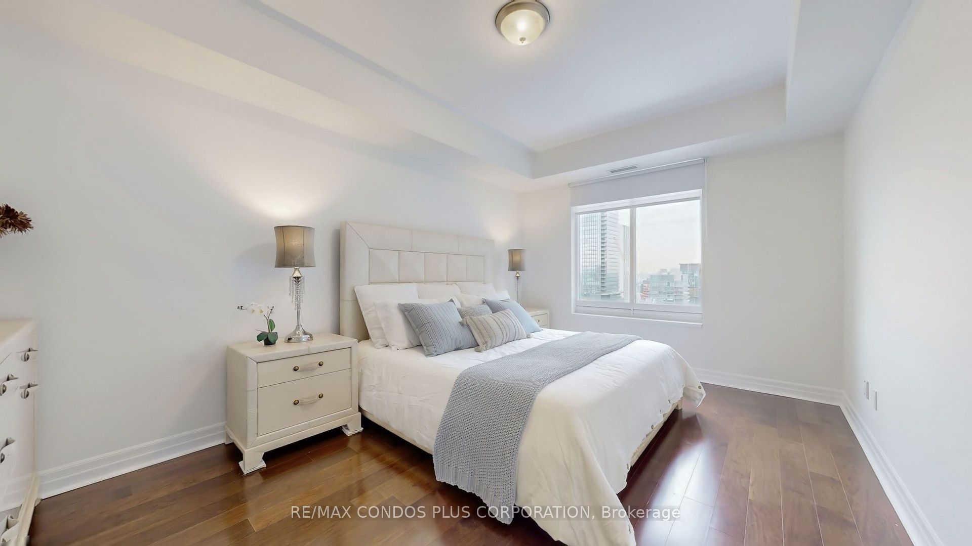35 Balmuto Street 3302, Toronto, ON M4Y 0A3