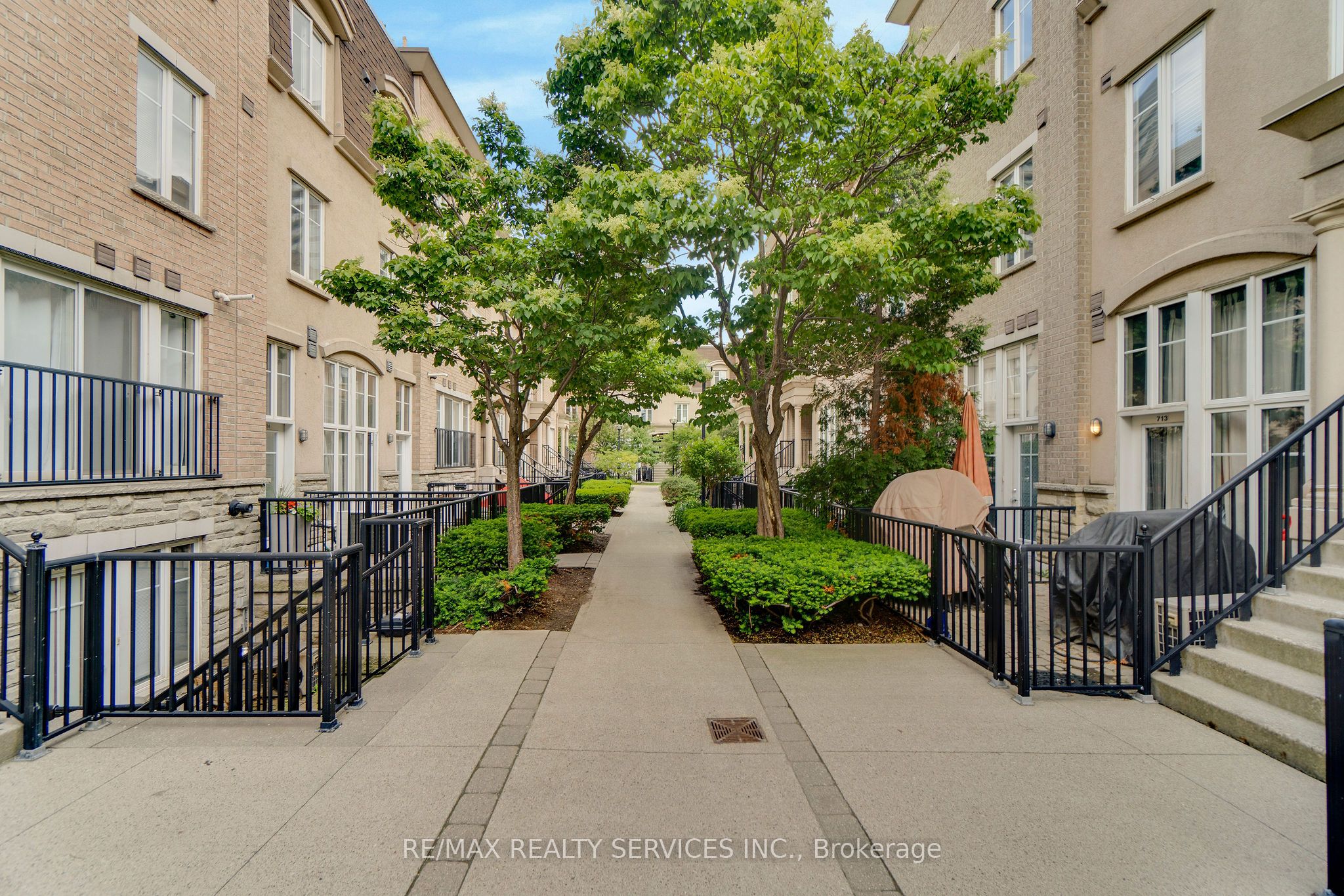 38 Western Battery Road 632, Toronto, ON M6K 3N9