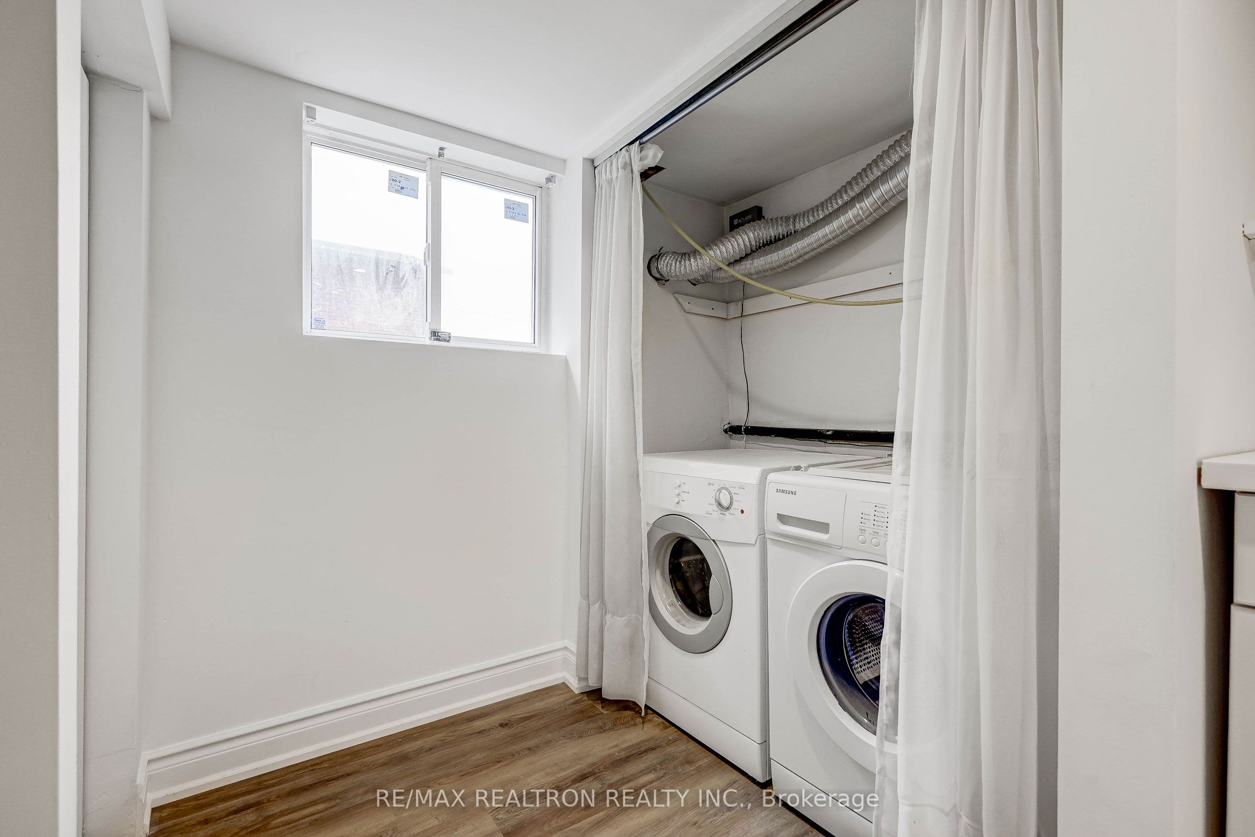 188 Maplehurst Avenue, Toronto, ON M2N 3C2