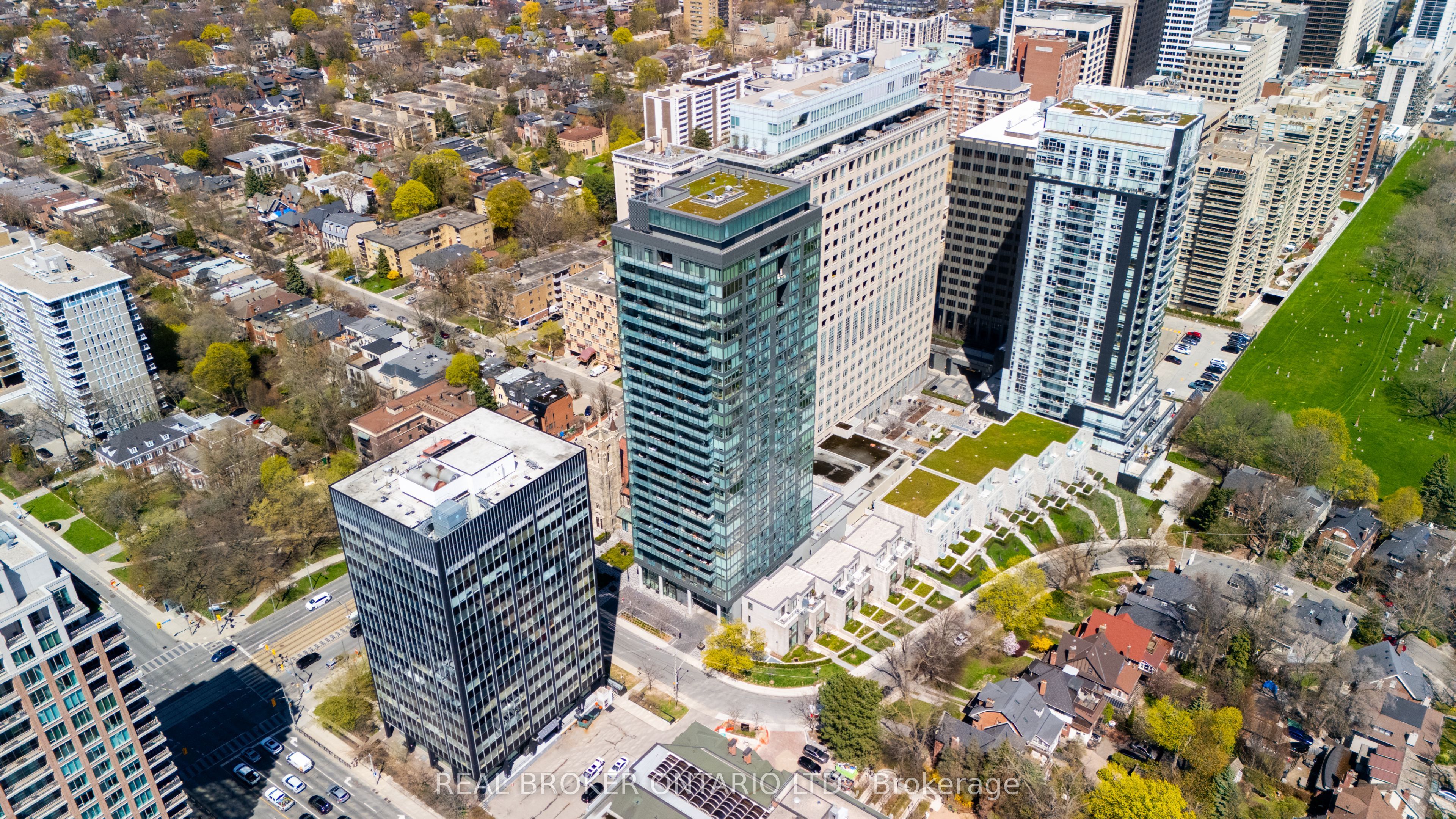 99 Foxbar Road 906, Toronto, ON M4V 2G5