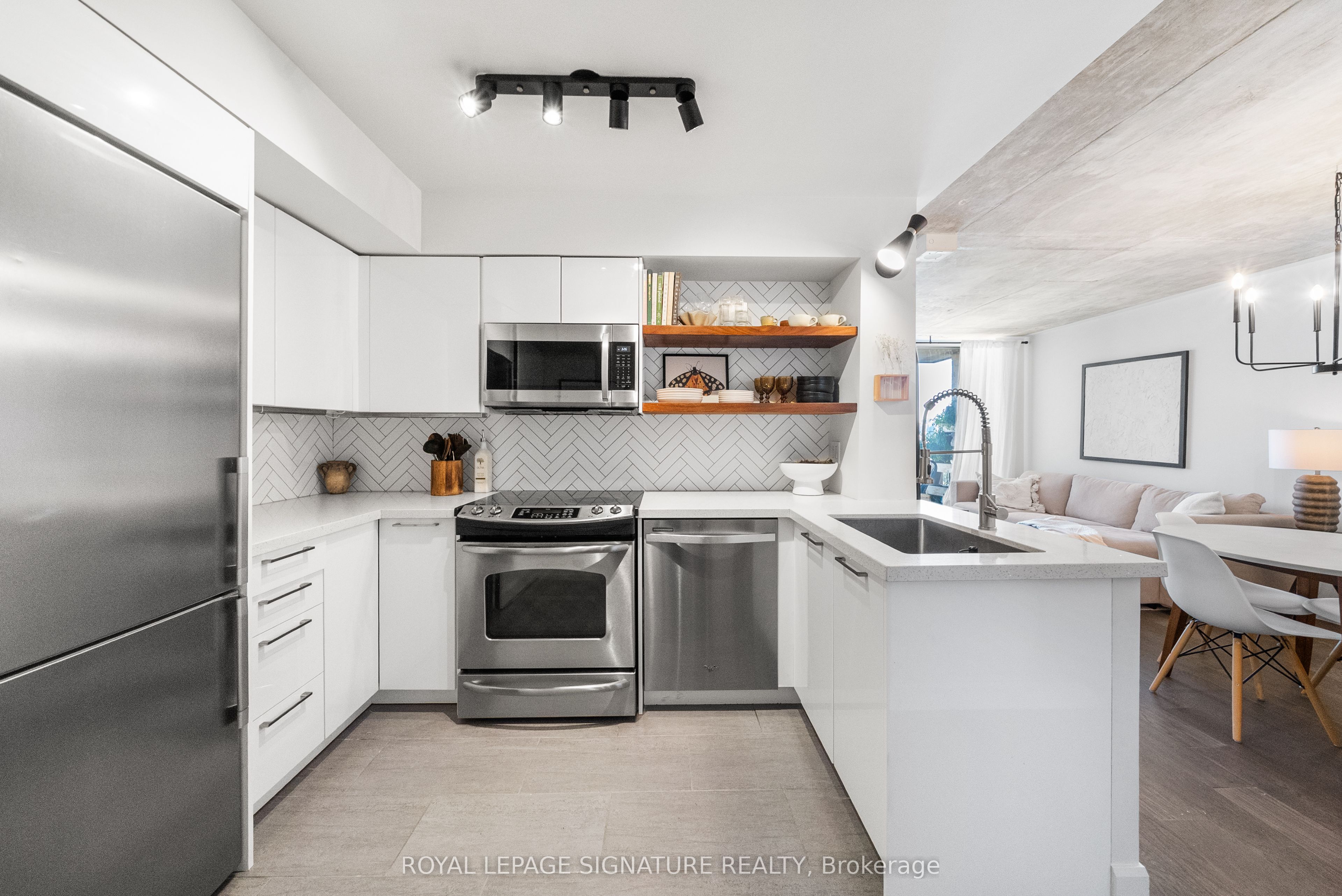 1369 Bloor Street W 1402, Toronto, ON M6P 4J4