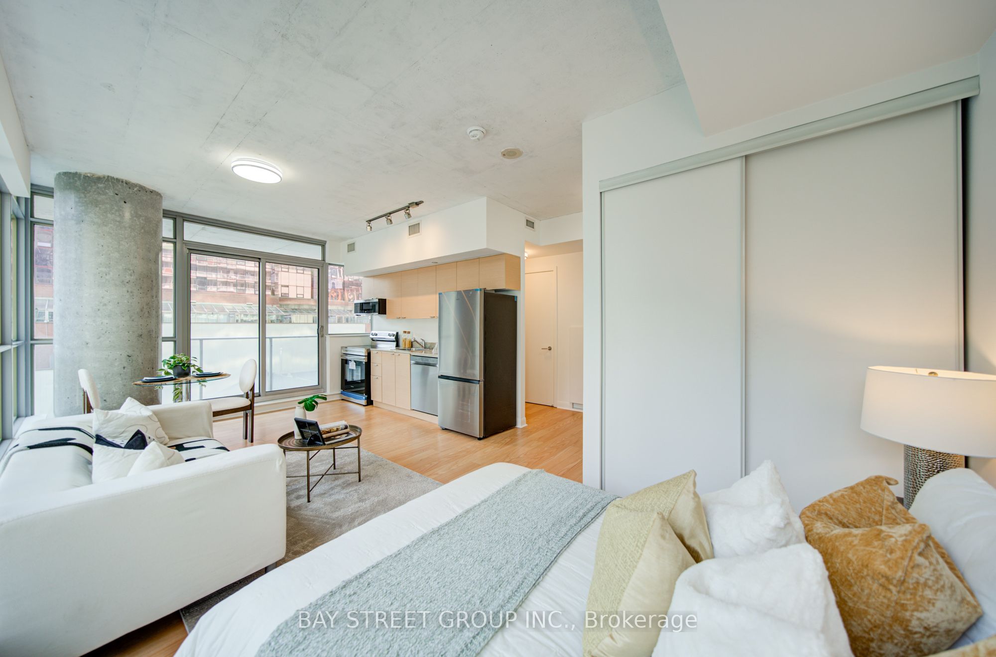 375 King Street W 403, Toronto, ON M5V 1K5