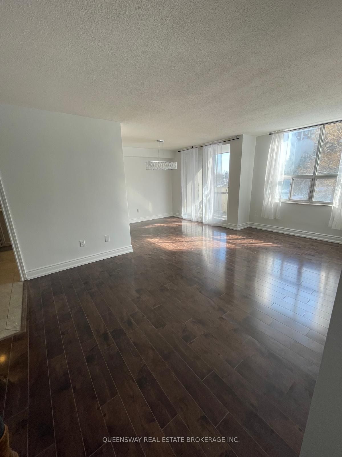 10 Edgecliff Golfway 504, Toronto, ON M3C 3A3