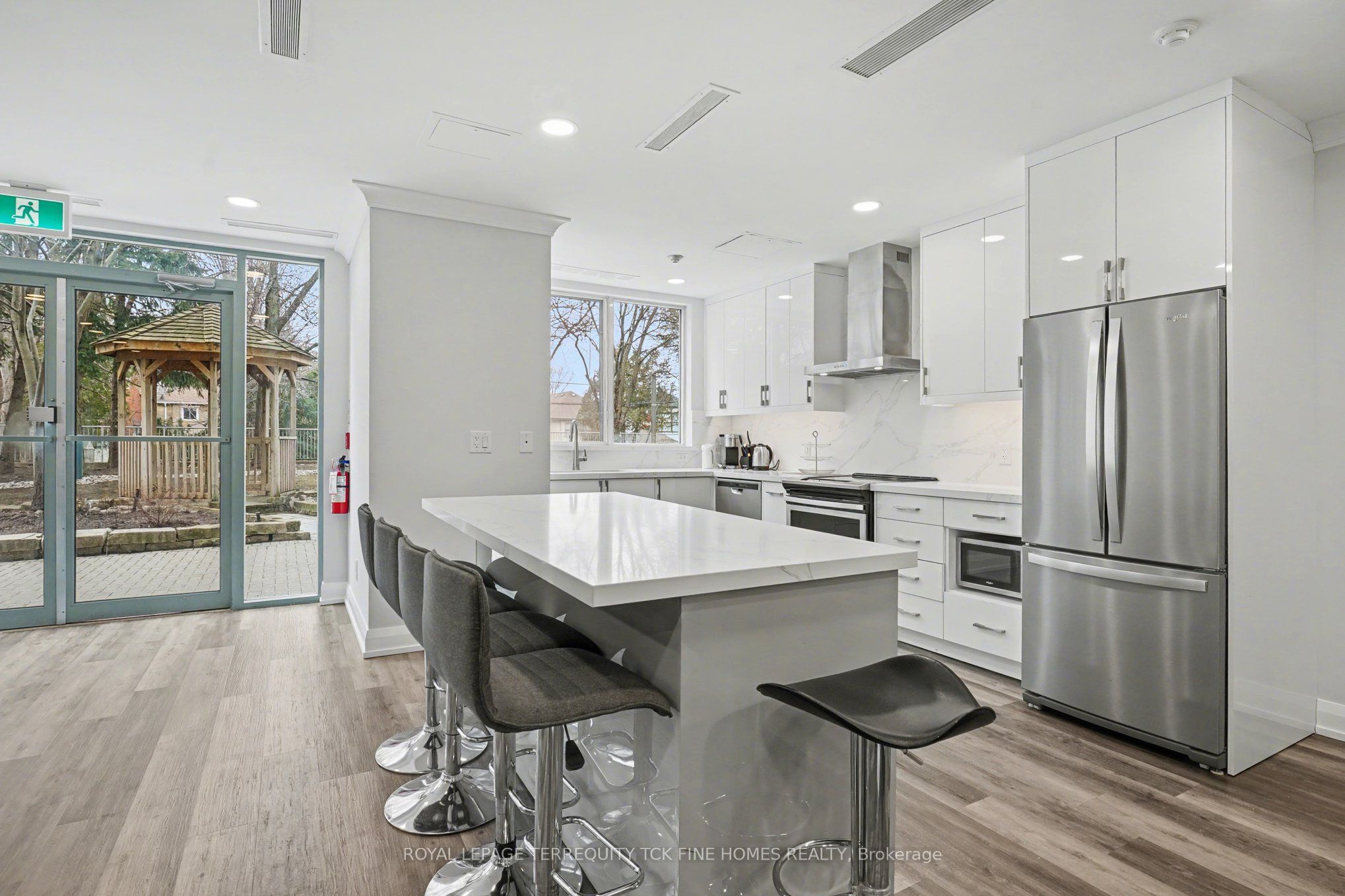 398 Eglinton Avenue E 1009, Toronto, ON M4P 3H8