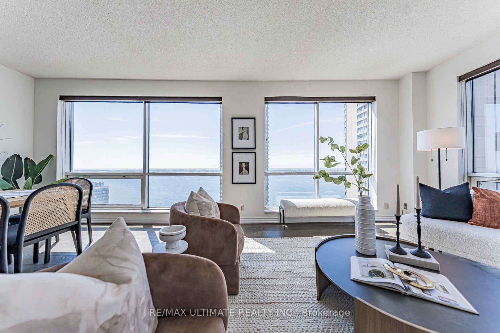 10 Queens Quay W 2206, Toronto, ON M5J 2R9