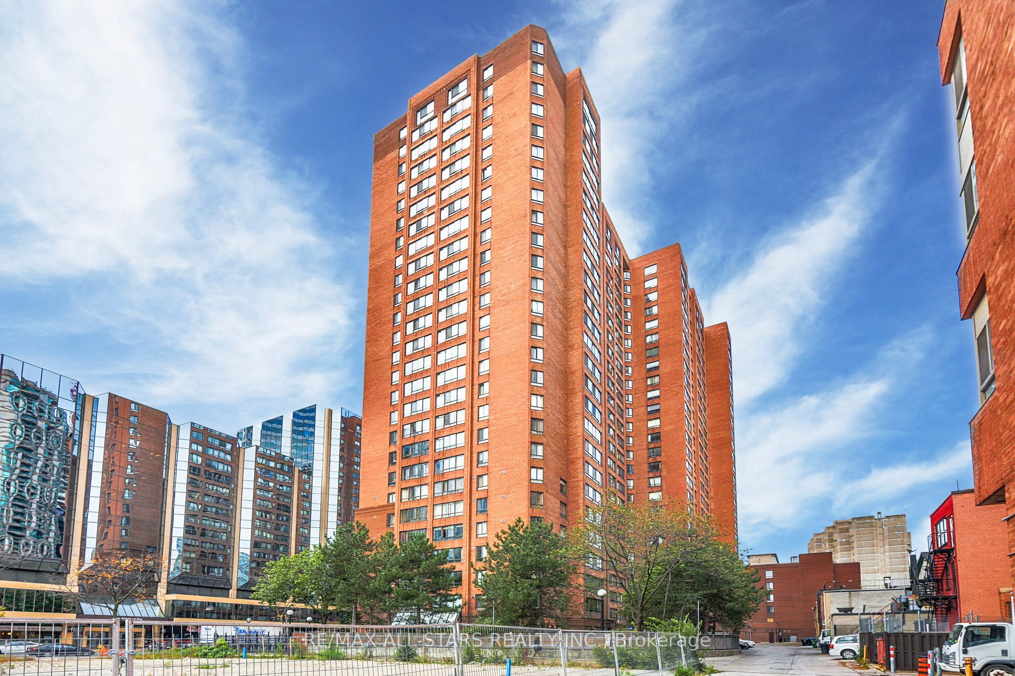 633 Bay Street 503, Toronto, ON M5G 2G4