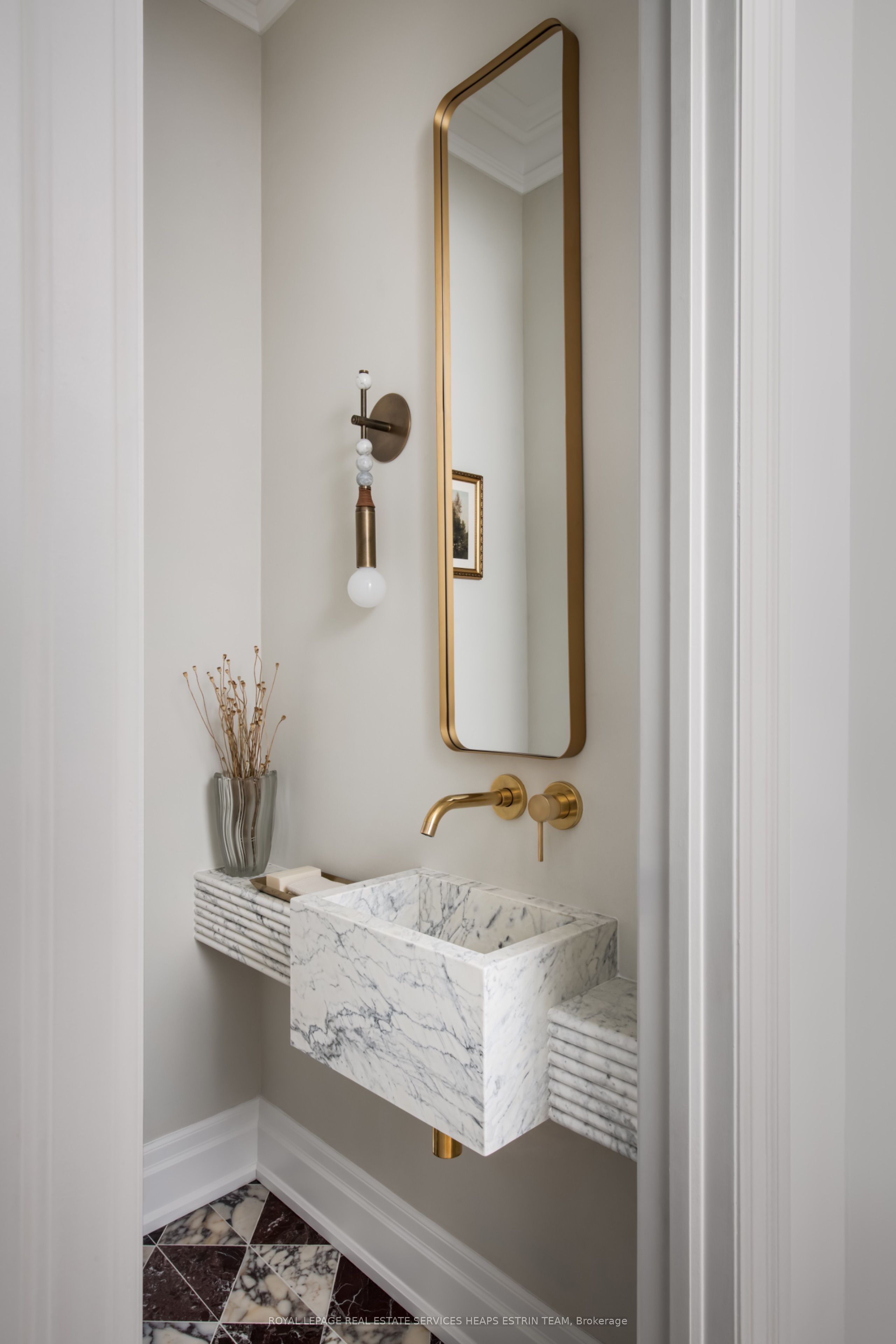 23 Lippincott Street, Toronto, ON M5T 2R4