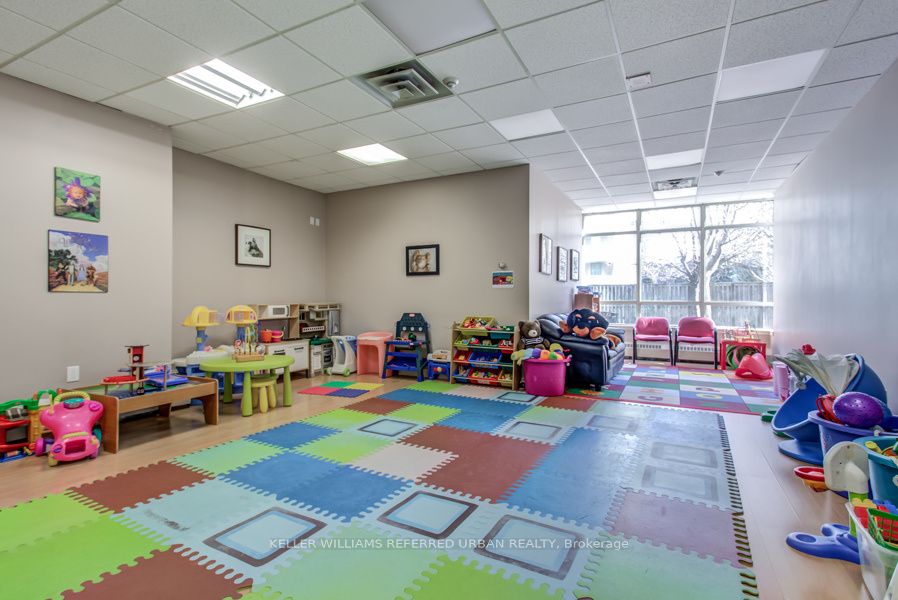 7 Bishop Avenue 501, Toronto, ON M2M 4J4
