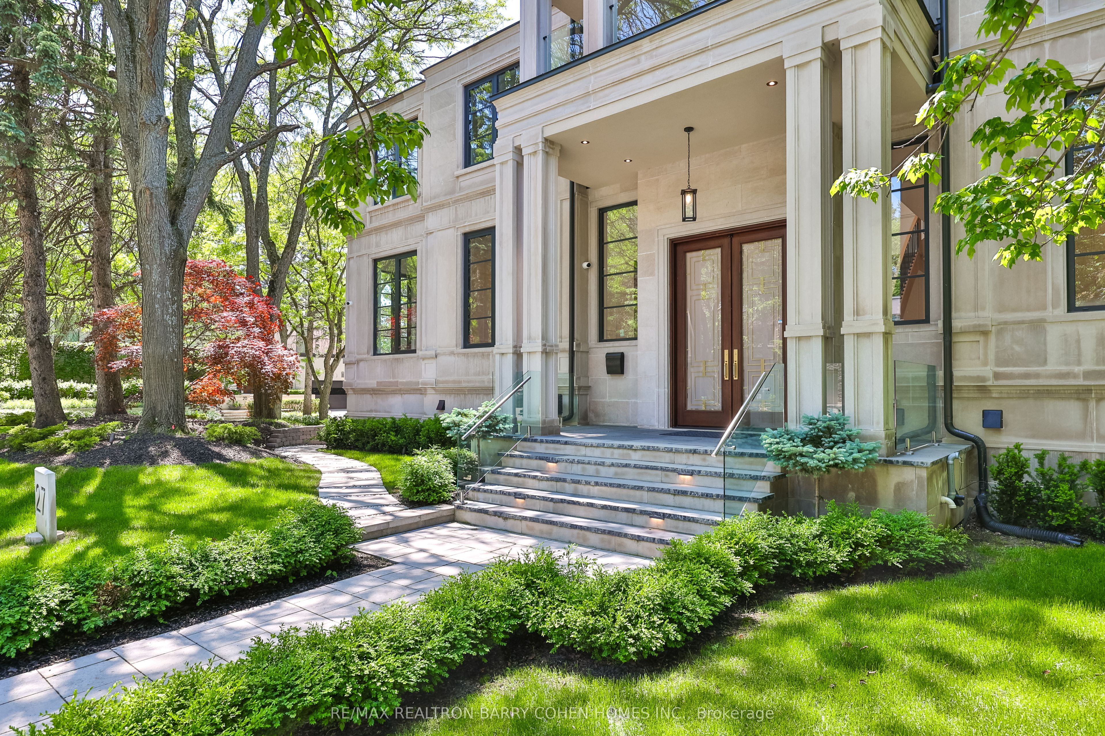 27 Penwood Crescent, Toronto, ON M3B 3B1