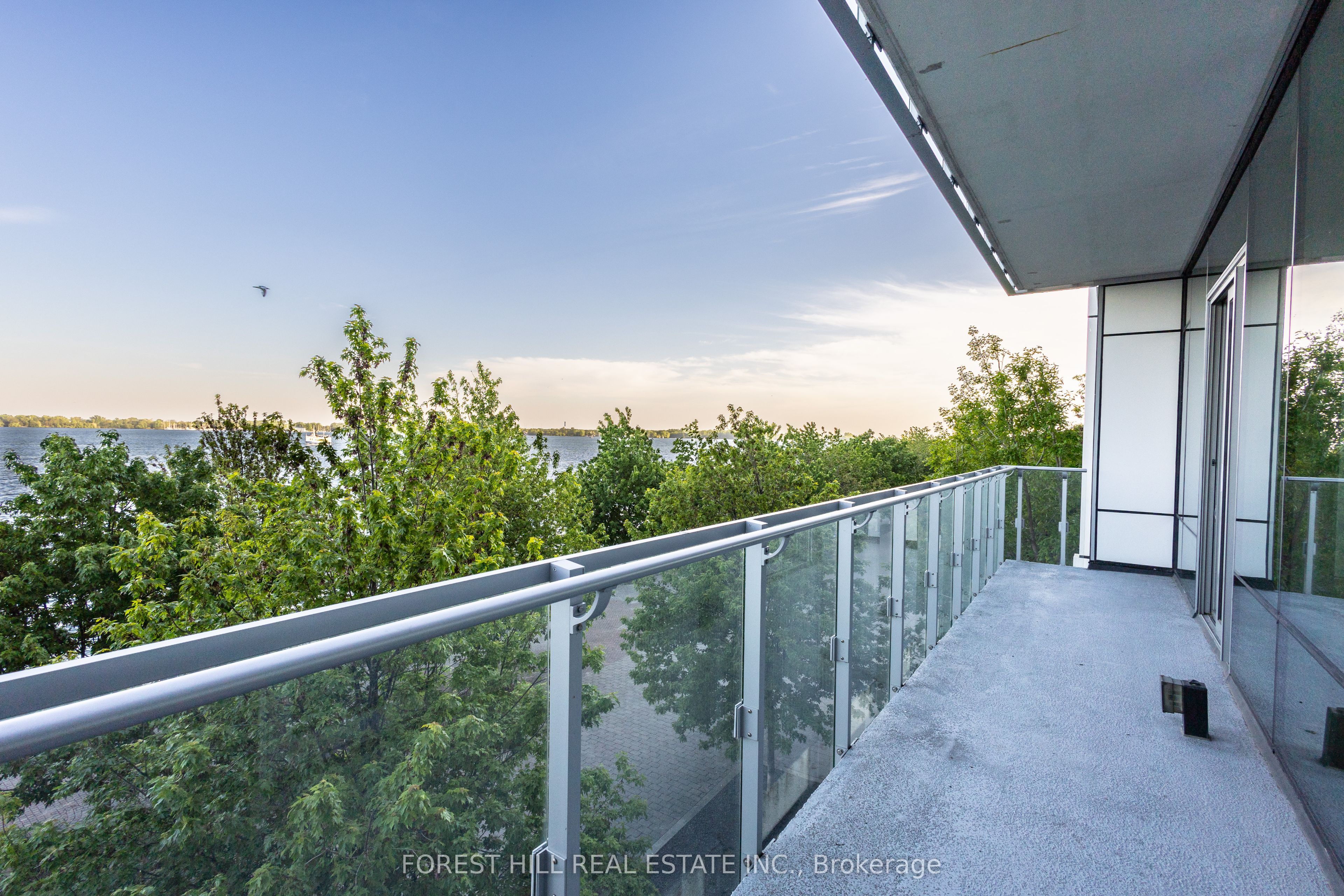 39 Queens Quay E 313, Toronto, ON M5E 0A4