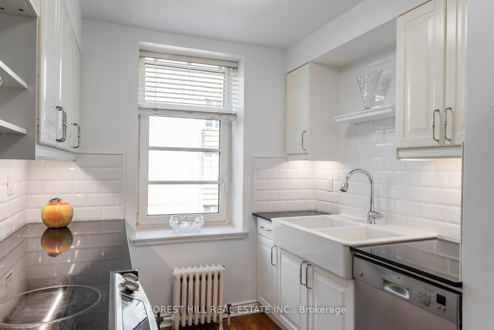 717 Eglinton Avenue W 301, Toronto, ON M5N 1C9