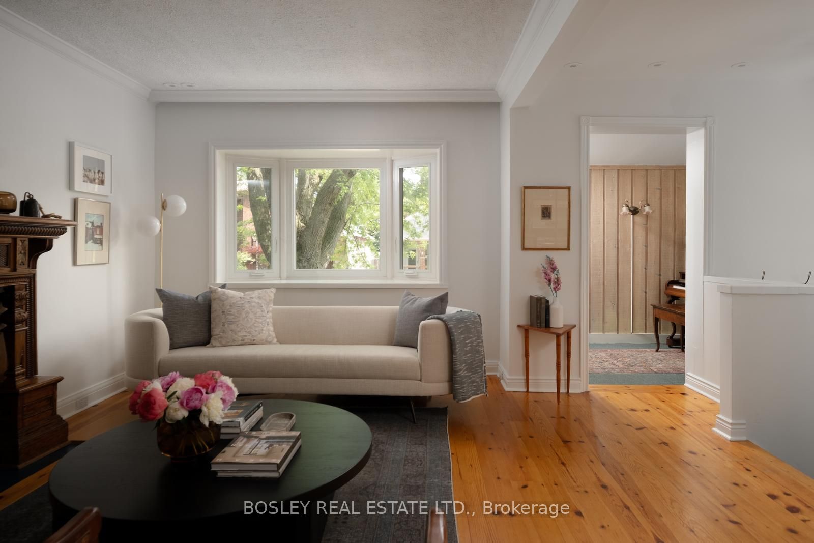 2 Roseneath Gardens, Toronto, ON M6C 3X6