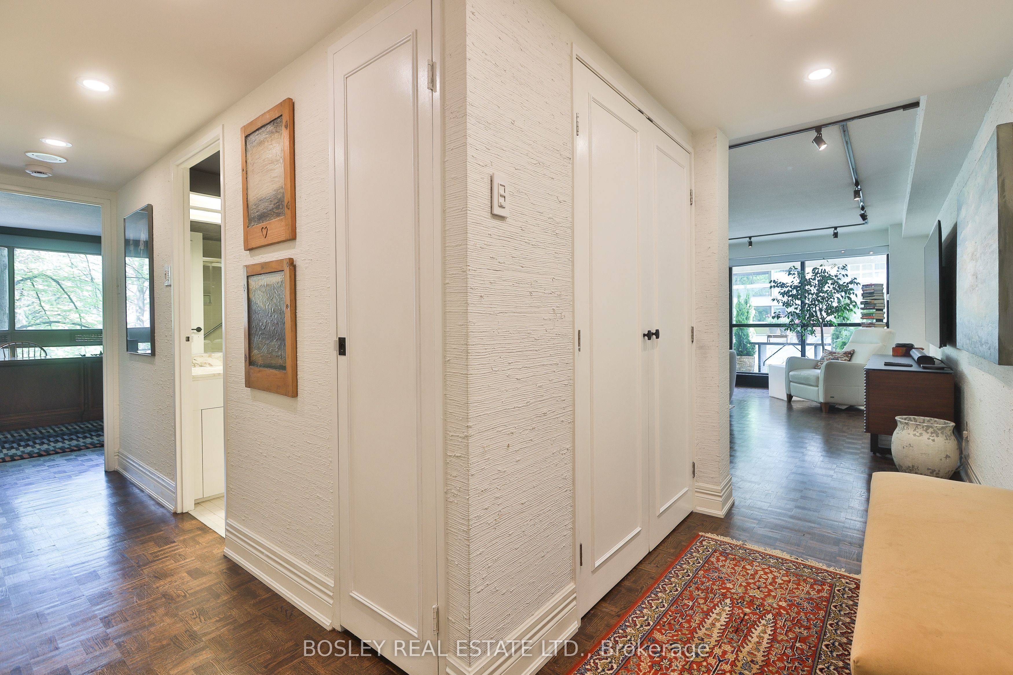 63 St Clair Avenue W 306, Toronto, ON M4V 2Y9
