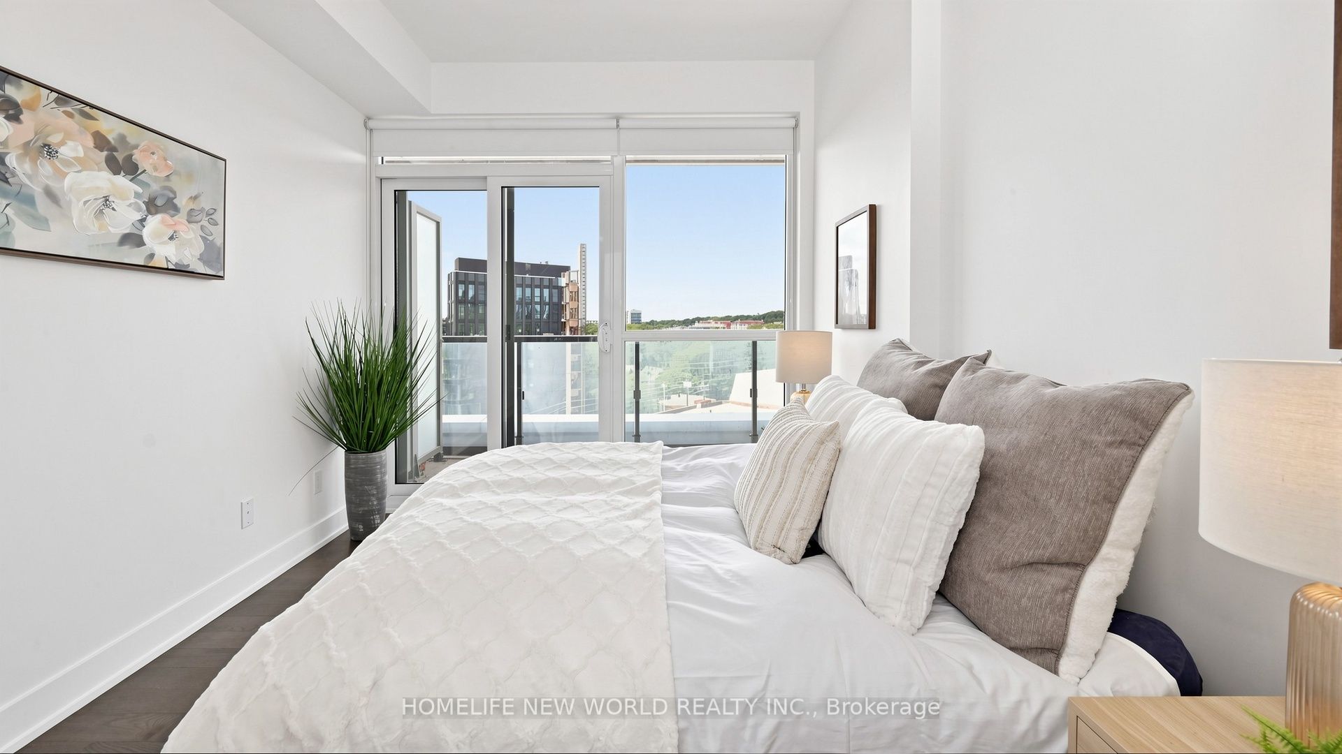 181 Bedford Road 802, Toronto, ON M5R 0C2