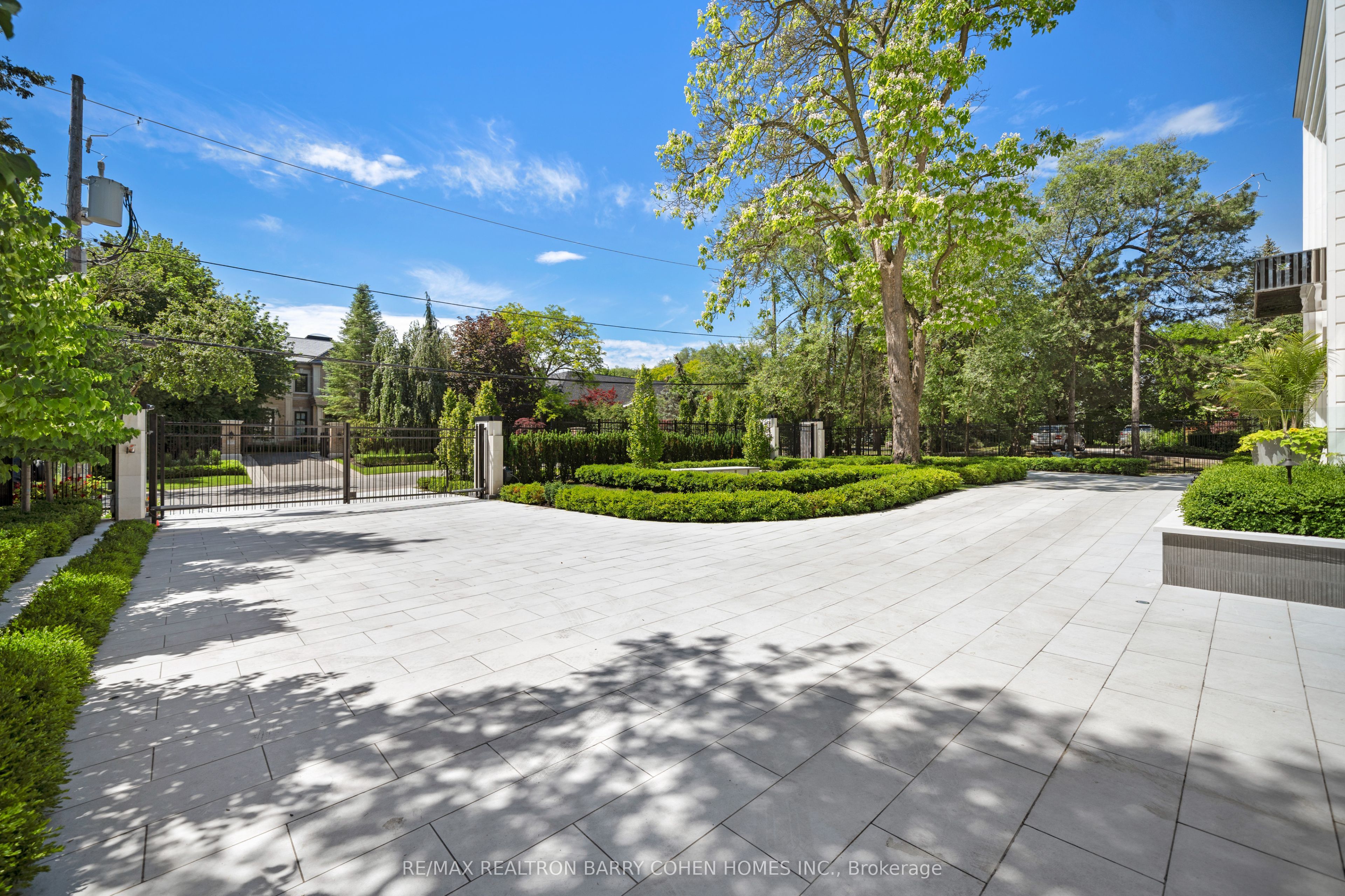 68 Old Colony Road, Toronto, ON M2L 2K1
