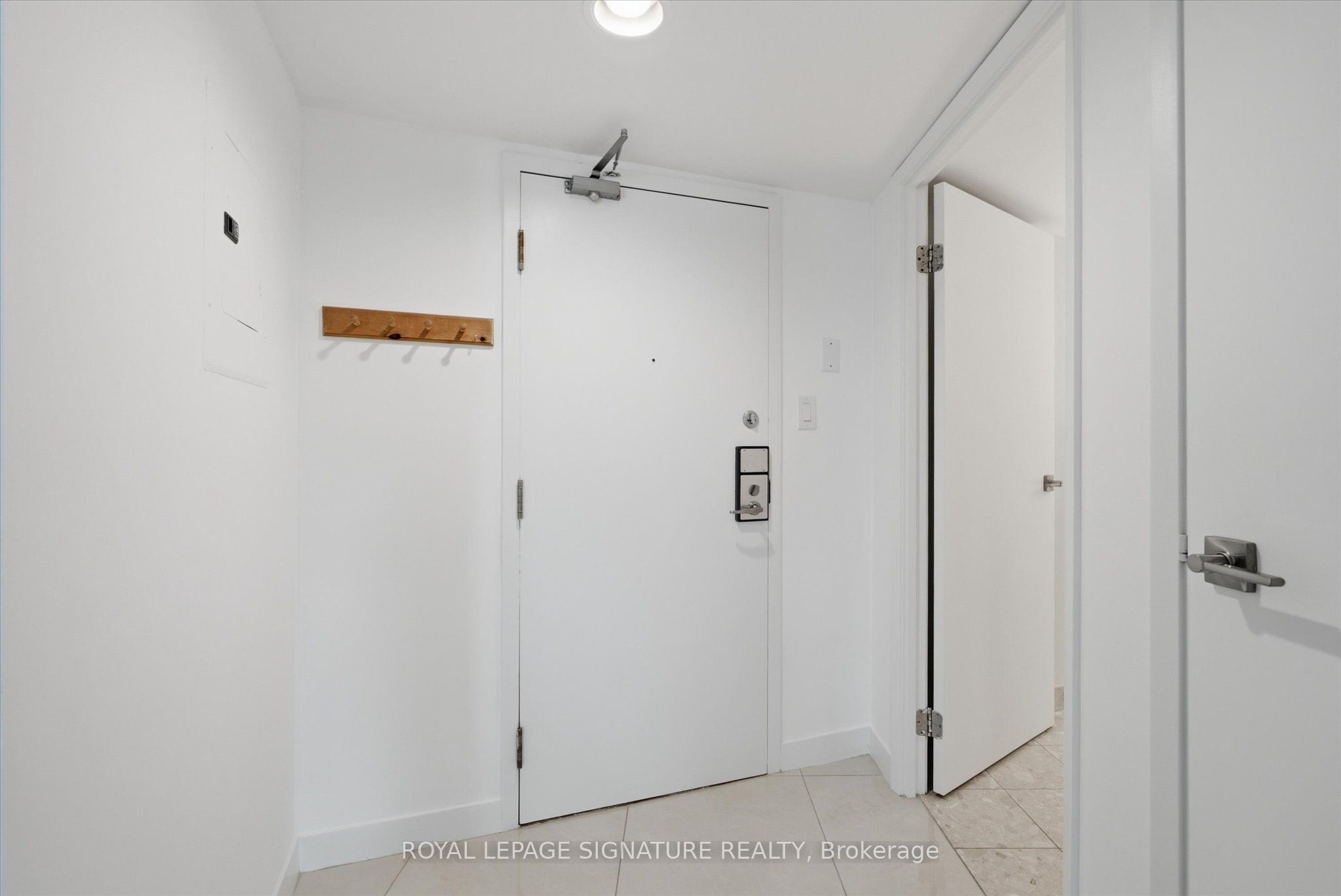 650 Queens Quay W 1605, Toronto, ON M5V 3N2