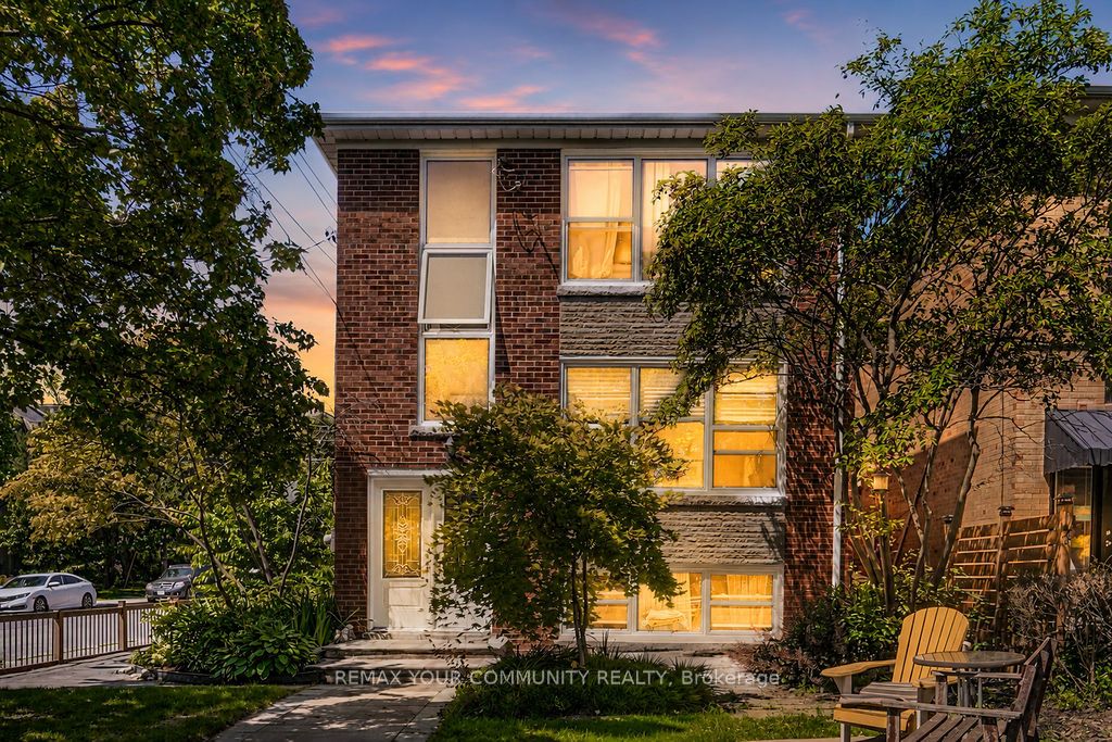 2 Rowley Avenue, Toronto, ON M4P 2S8