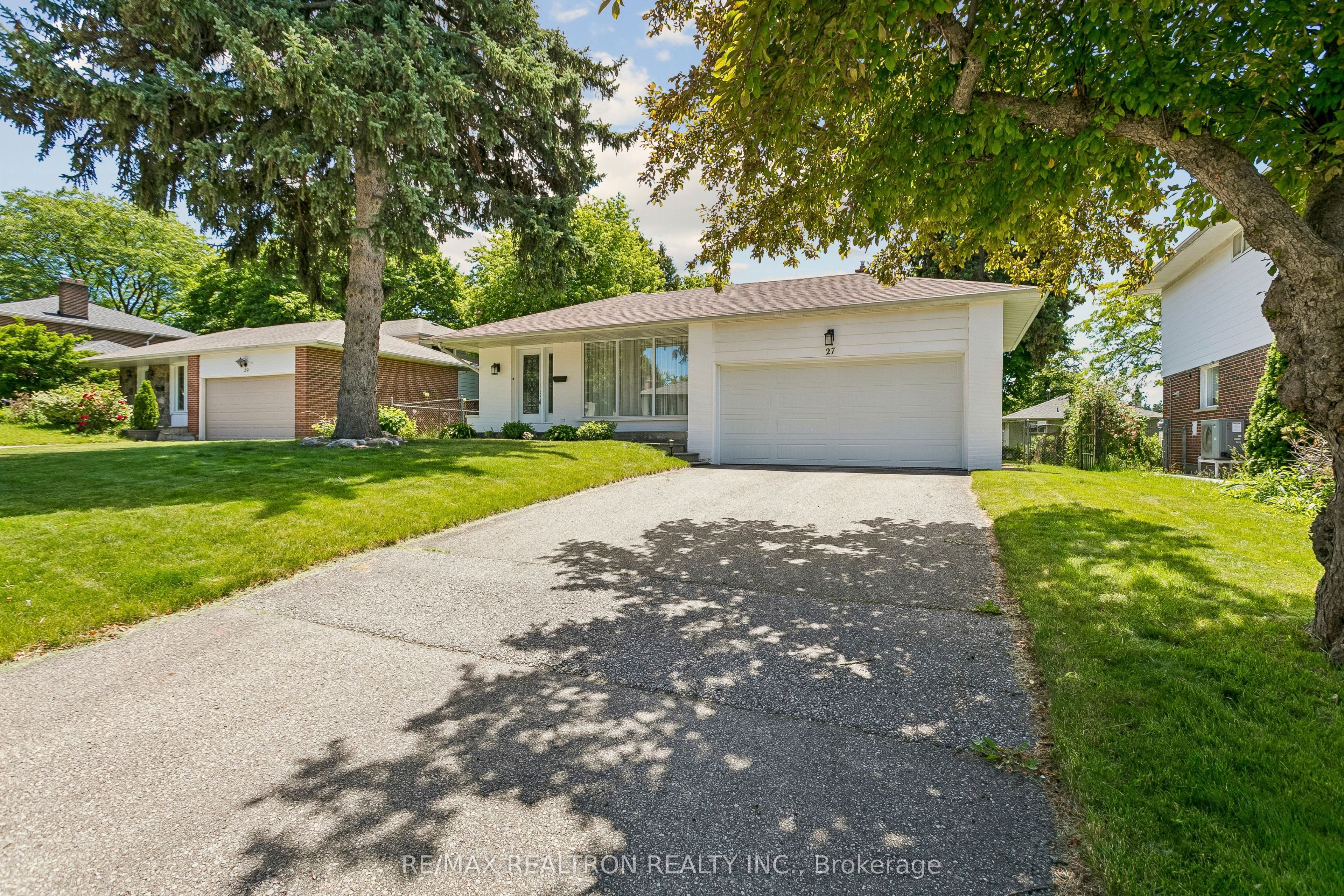 27 Elfindale Crescent, Toronto, ON M2J 1B6