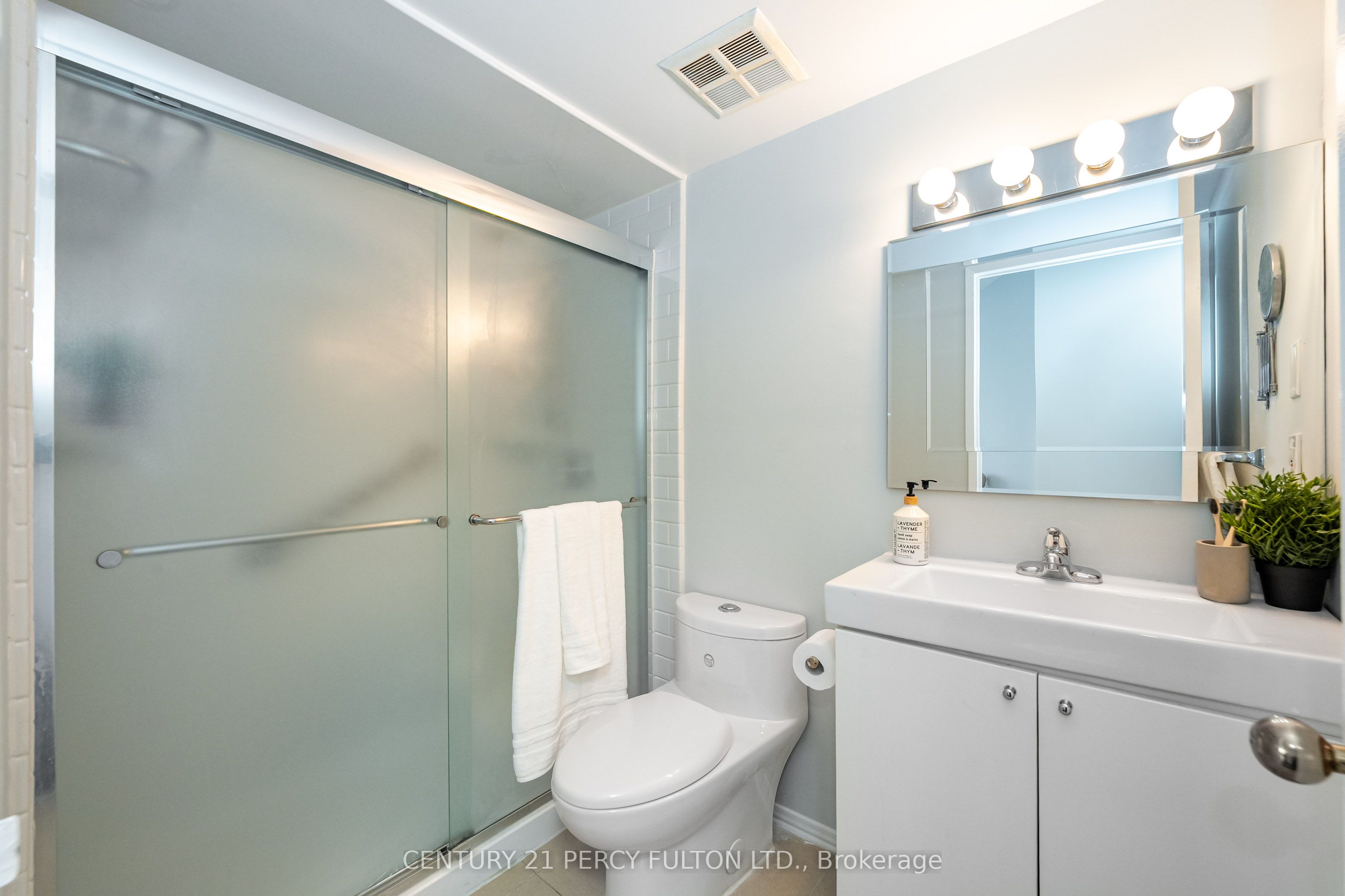 270 Queens Quay W 2606, Toronto, ON M5J 2N4