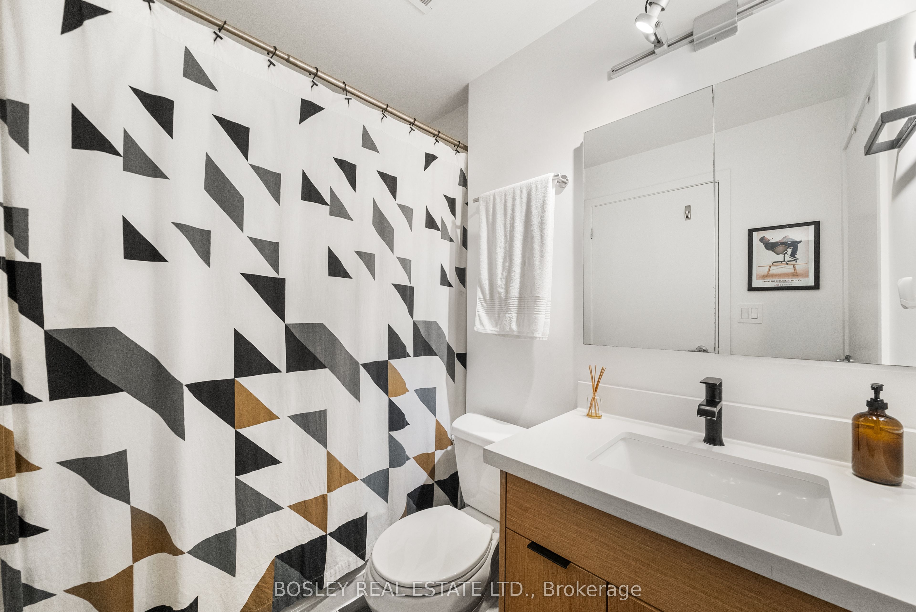 33 Lombard Street 1303, Toronto, ON M5C 3H8