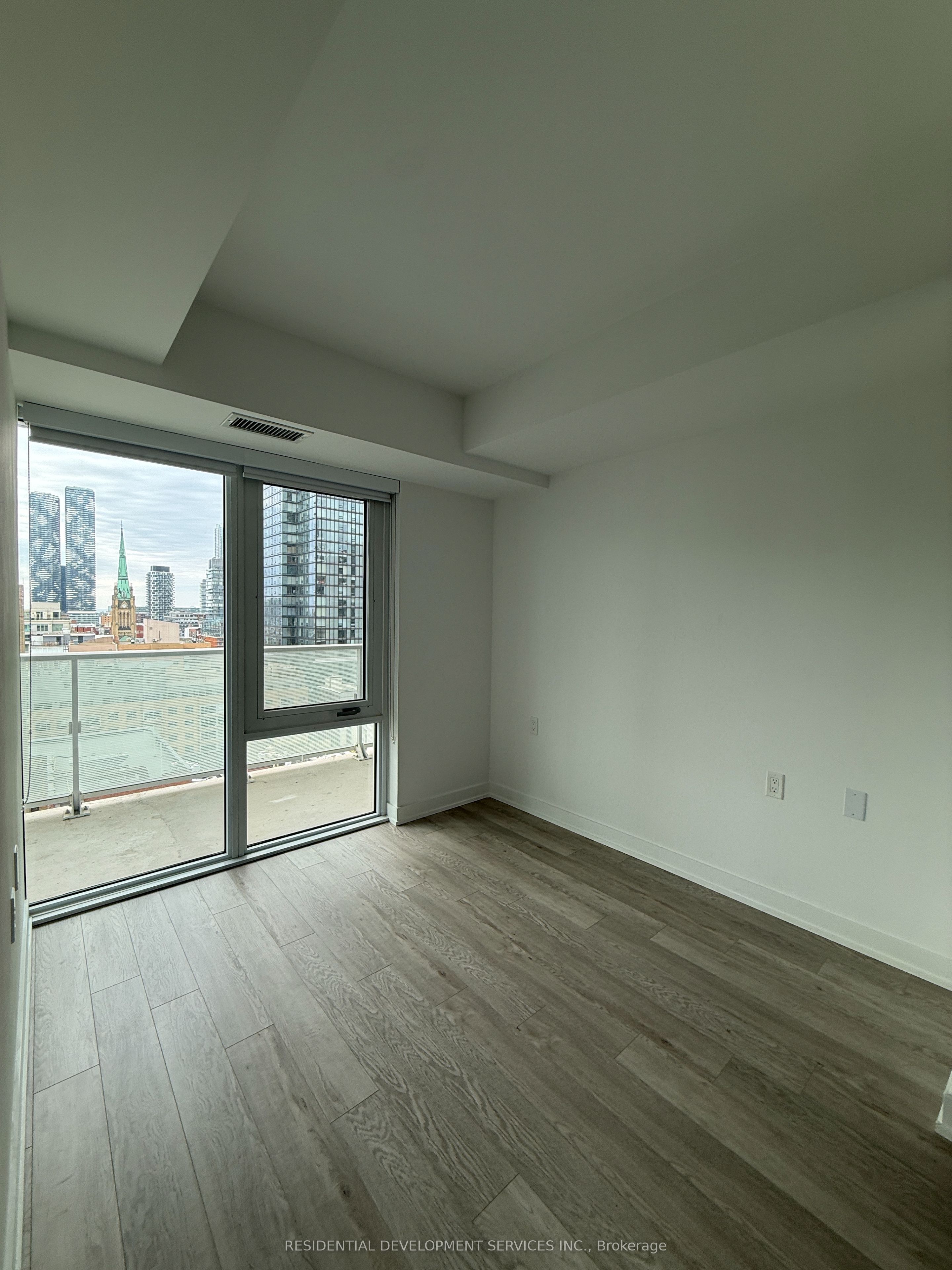 88 Queen Street 1007, Toronto, ON M5C 0B6