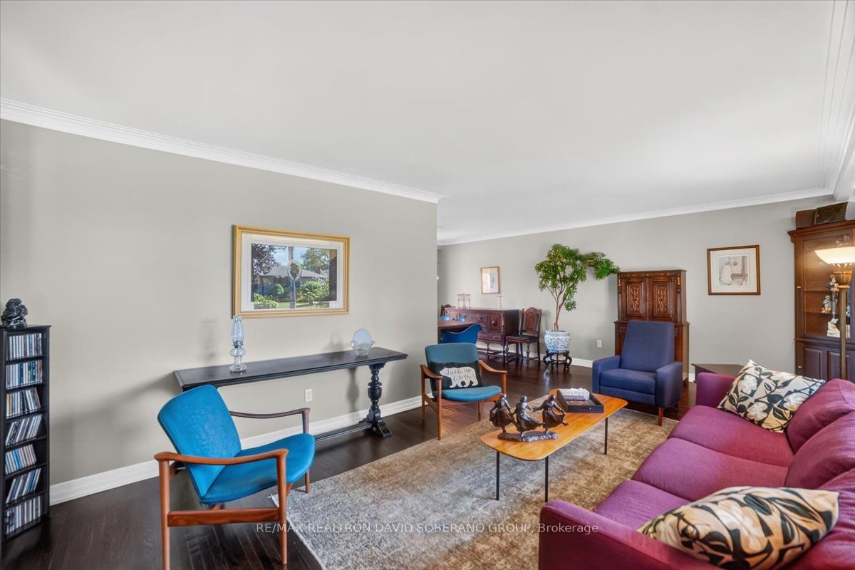 122 Kennard Avenue, Toronto, ON M3H 4M4