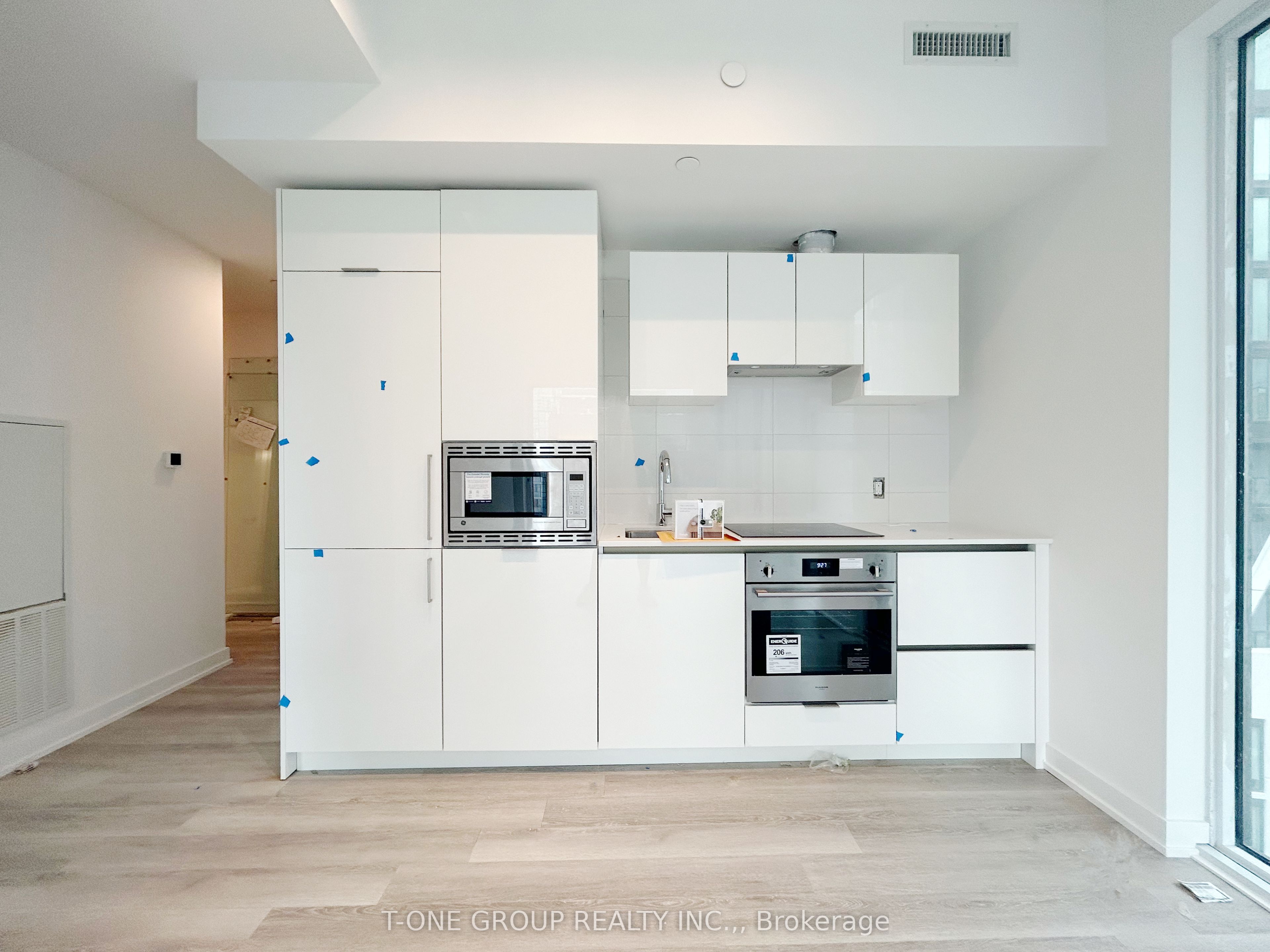 121 St. Patrick Street 1421, Toronto, ON M5T 0B8