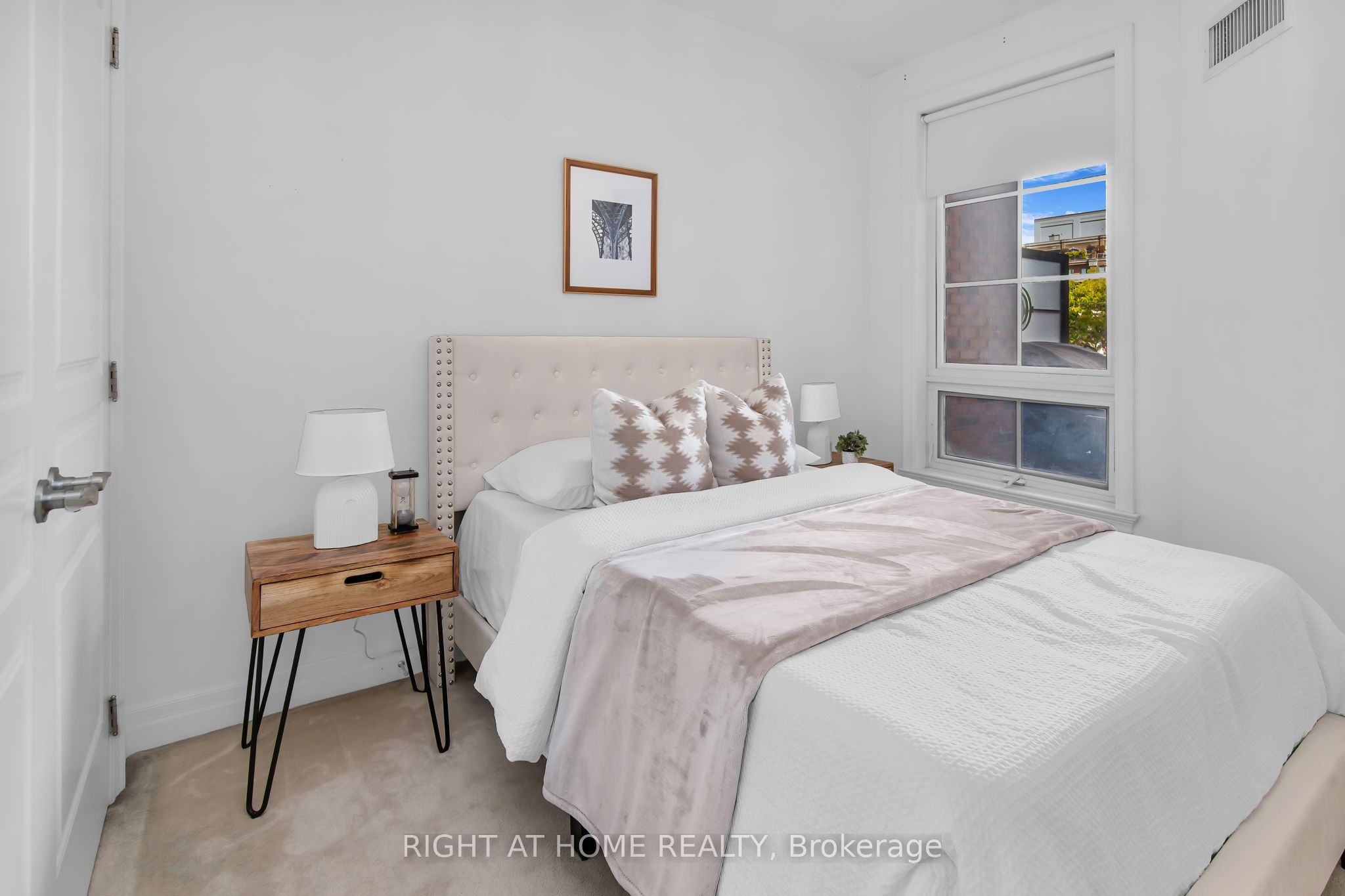 20 Burkebrook Place 306, Toronto, ON M4G 0A1