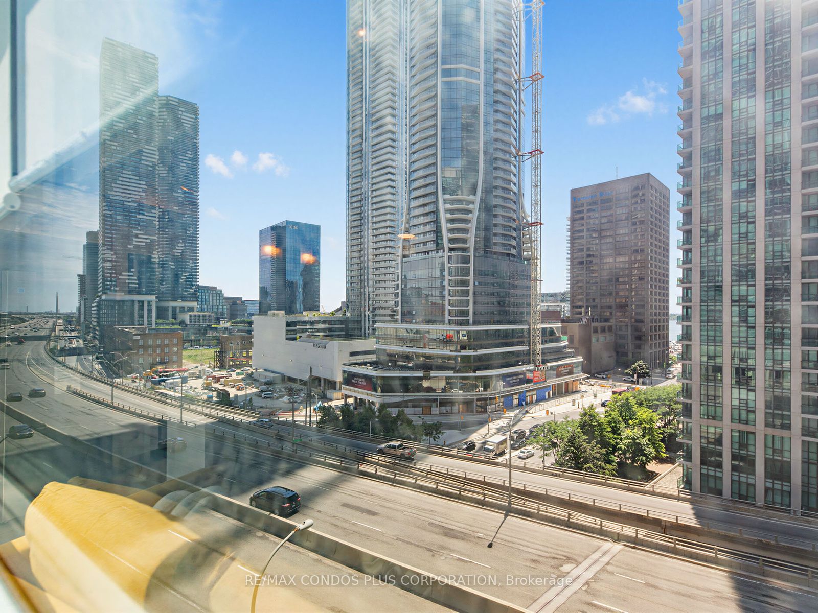 18 Yonge Street 1012, Toronto, ON M5E 1Z8