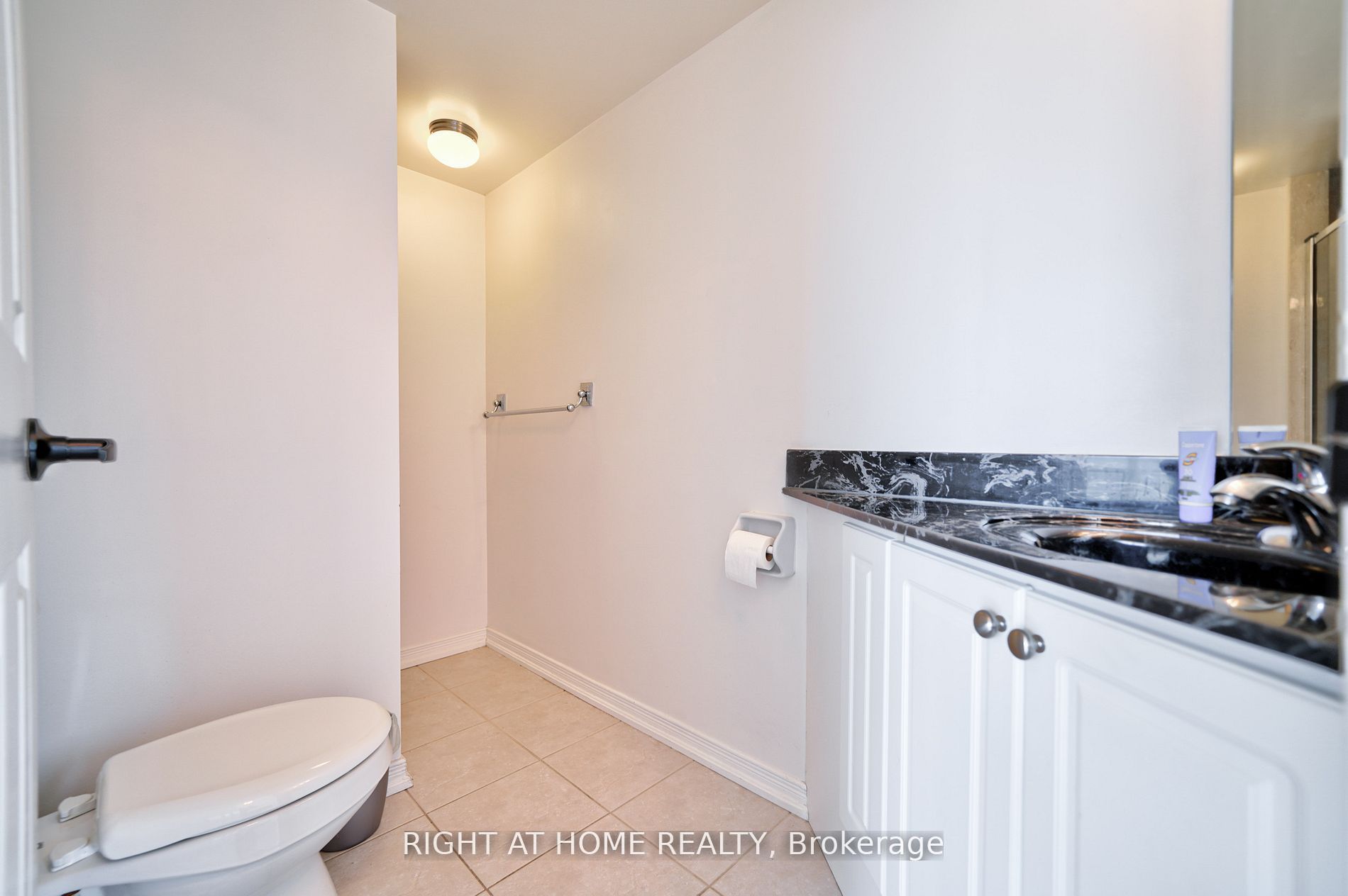 18 Valley Woods Road 813, Toronto, ON M3A 0A1