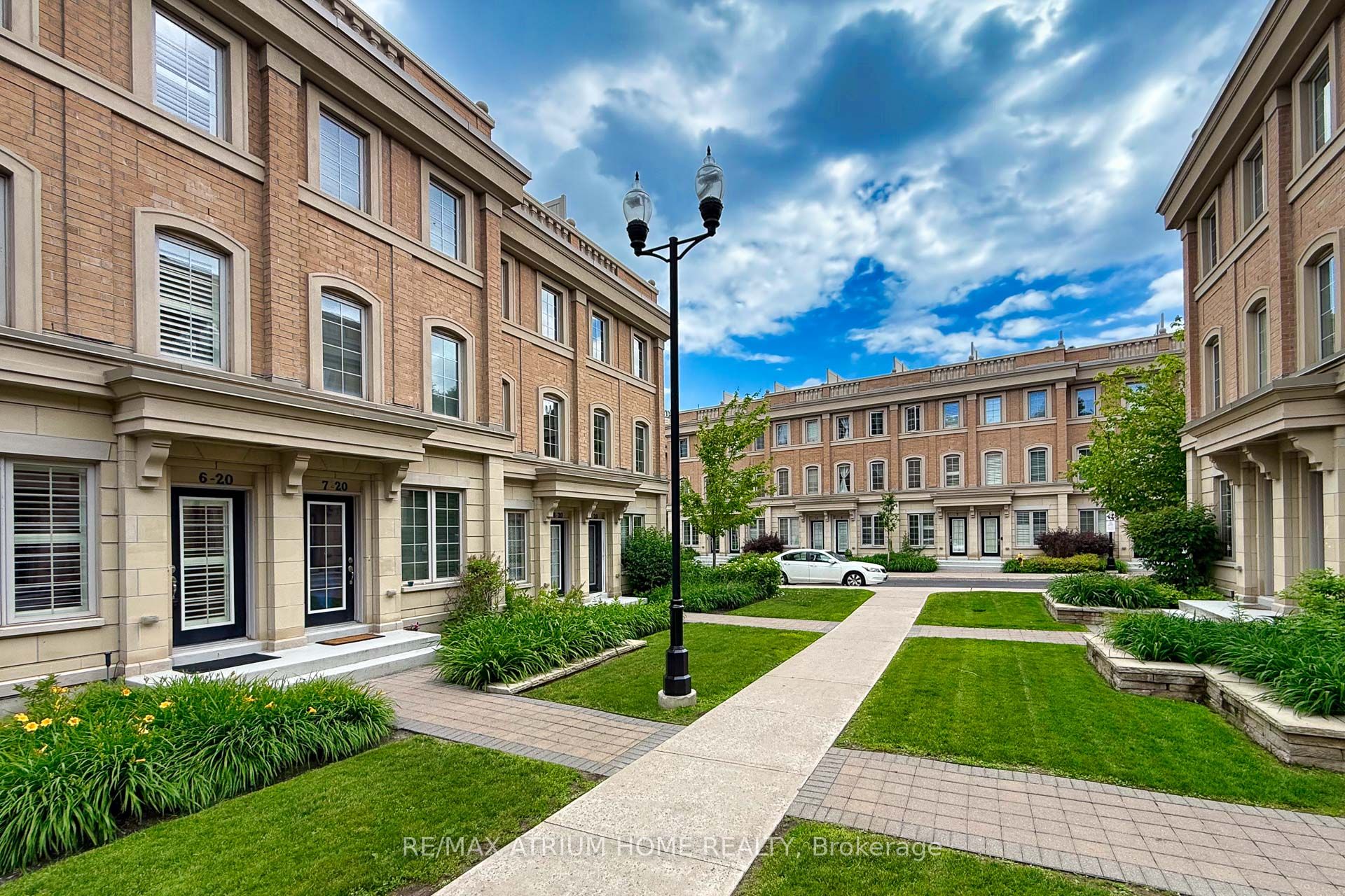 20 Hargrave Lane 6, Toronto, ON M4N 0A4