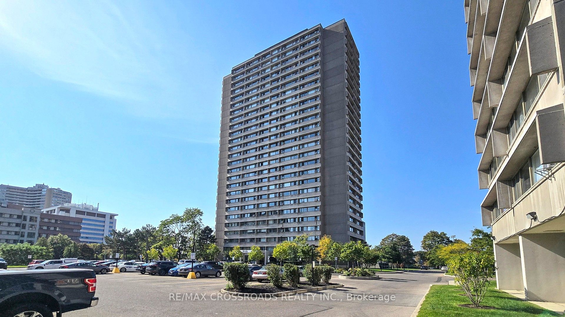 715 Don Mills Road 208, Toronto, ON M3C 1S4