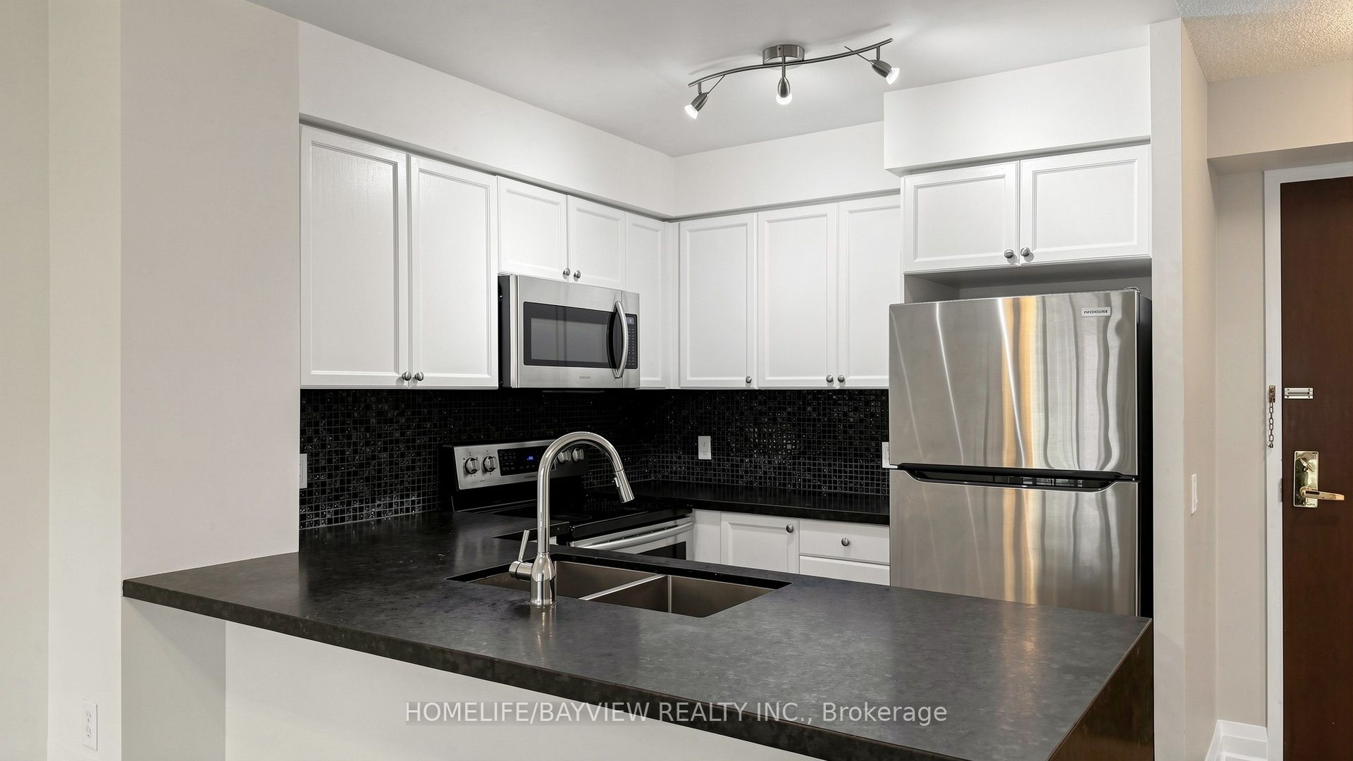 18 Parkview Avenue 1015, Toronto, ON M2N 7H7