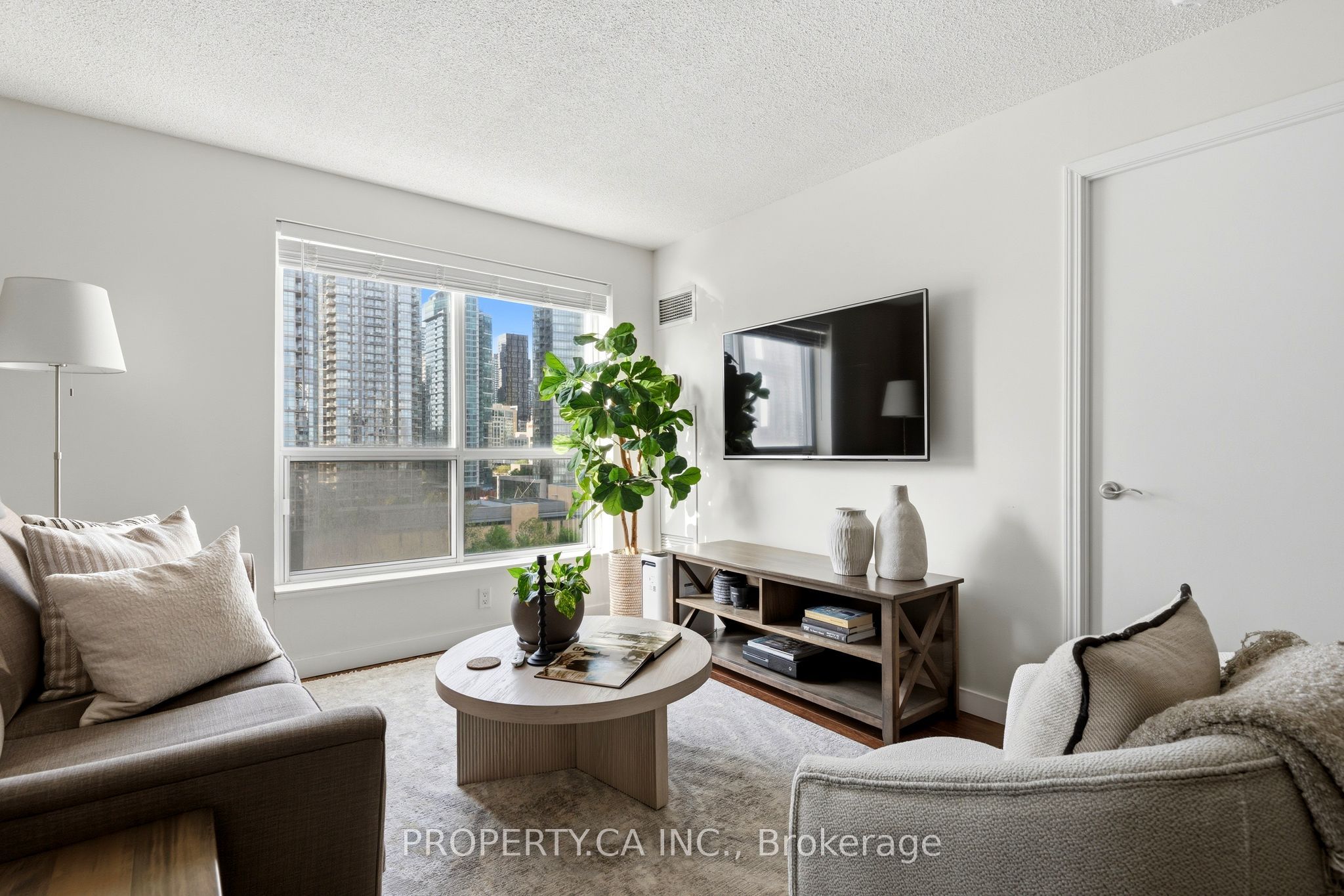 410 Queens Quay W 1105, Toronto, ON M5V 3T1