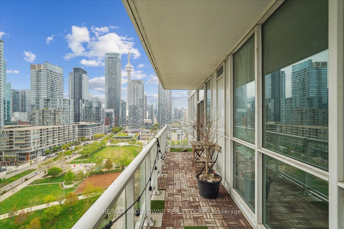 75 Queens Wharf Road 1901, Toronto, ON M5V 0J8