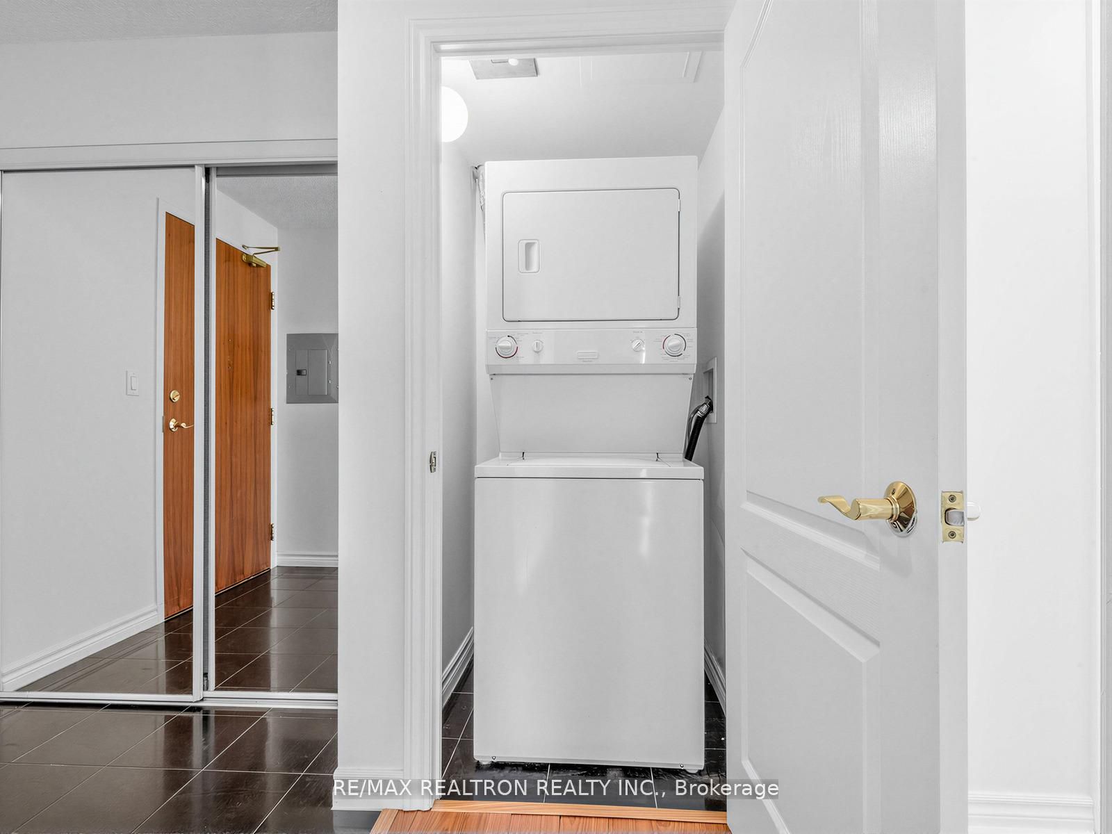 3830 Bathurst Street 512, Toronto, ON M3H 6C5