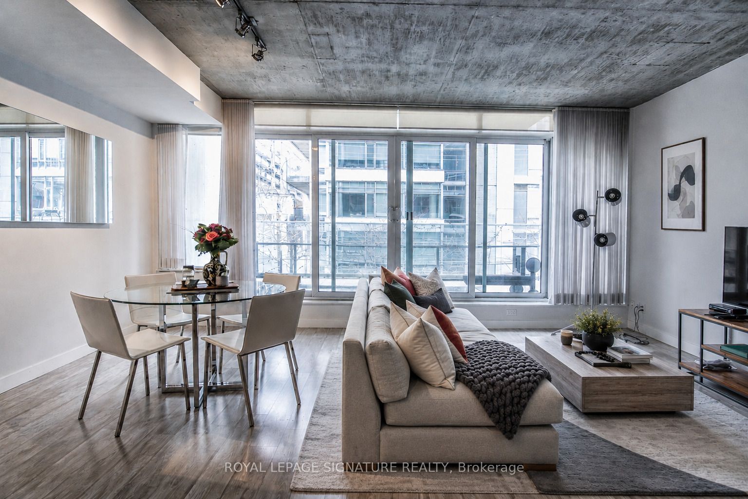 75 Portland Street 306, Toronto, ON M5V 2M9