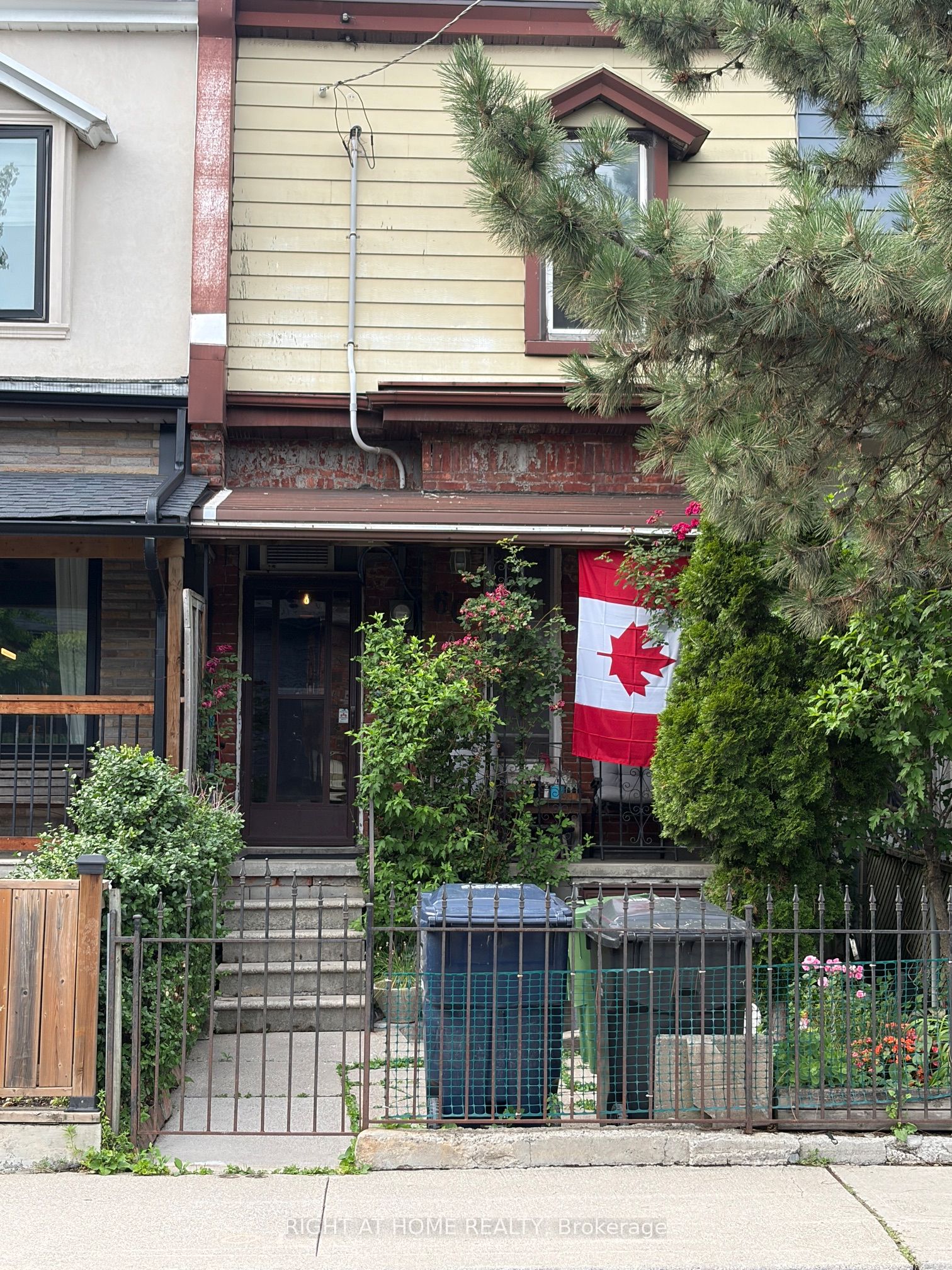 60 Foxley Street, Toronto, ON M6J 1R2