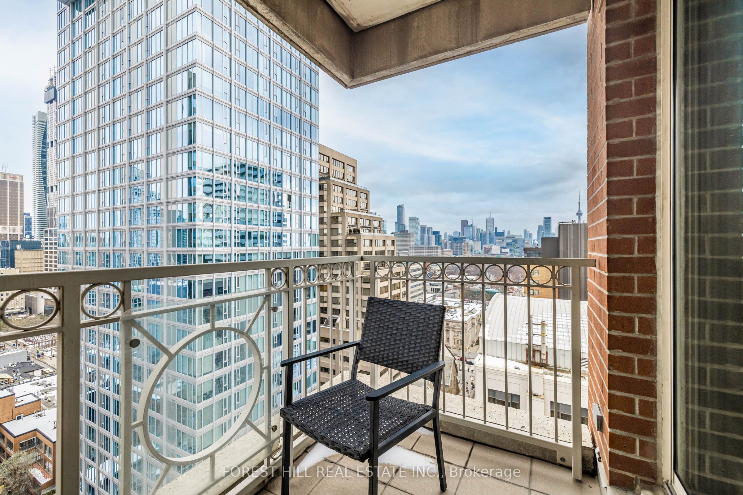 38 Avenue Road 2002, Toronto, ON M5R 2G2