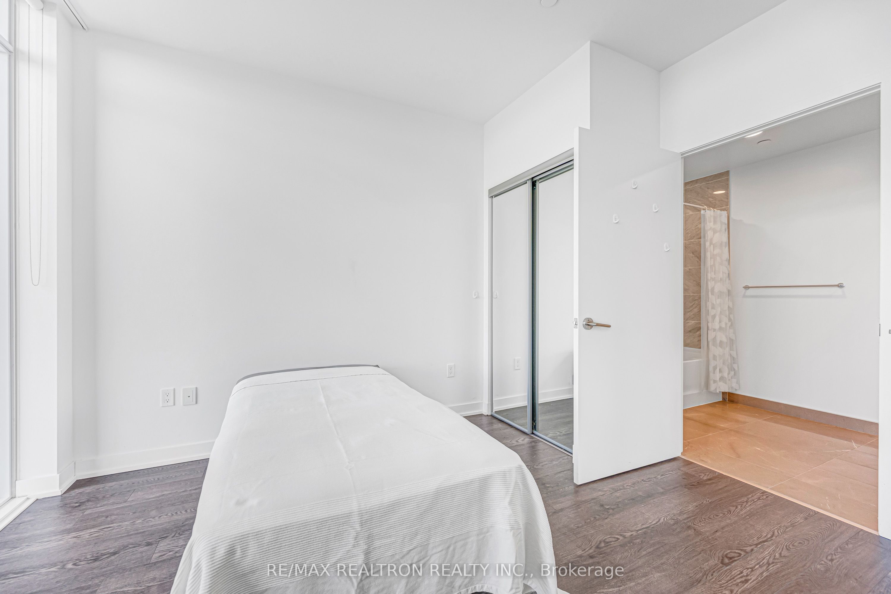 20 Oneill Road 637, Toronto, ON M3C 0R2