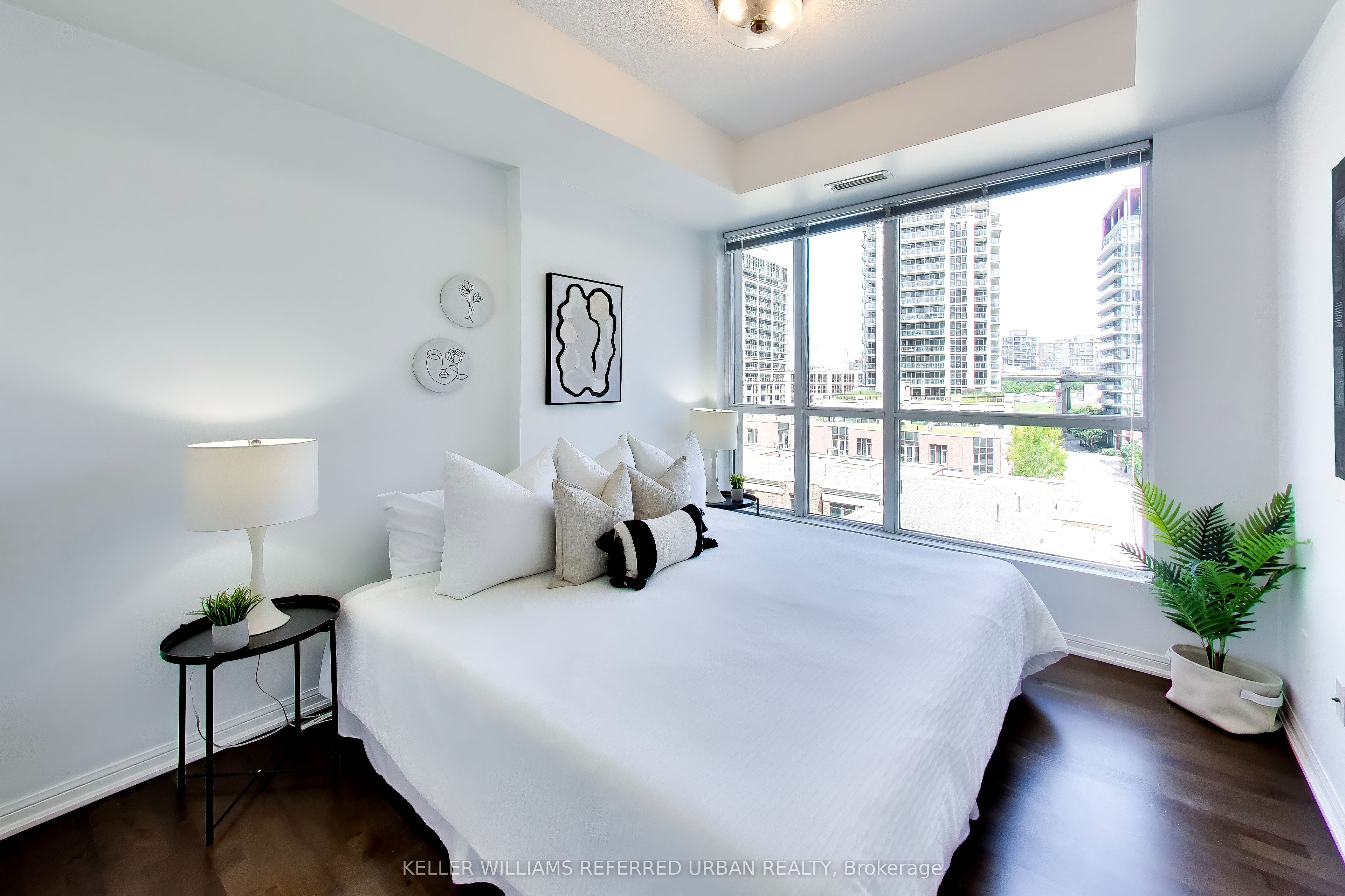 628 Fleet Street 624, Toronto, ON M5V 1A8
