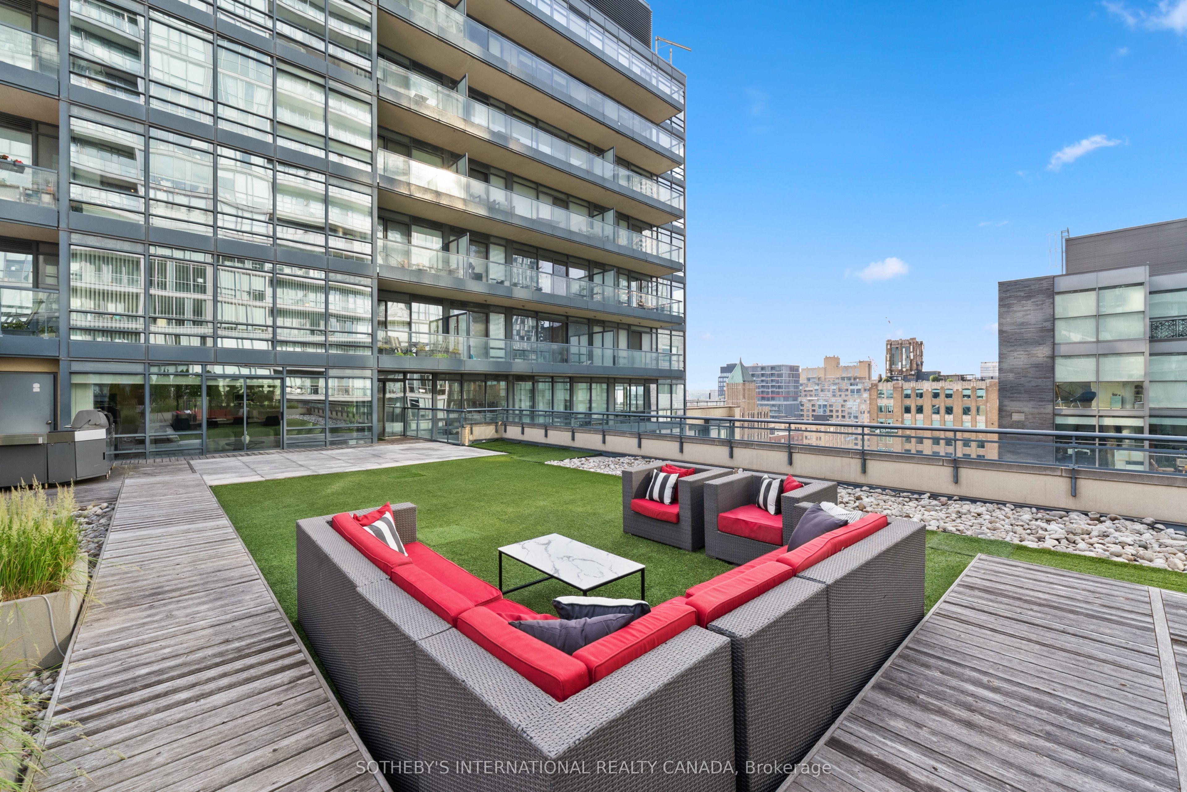 438 King Street W 1501, Toronto, ON M5V 3T9