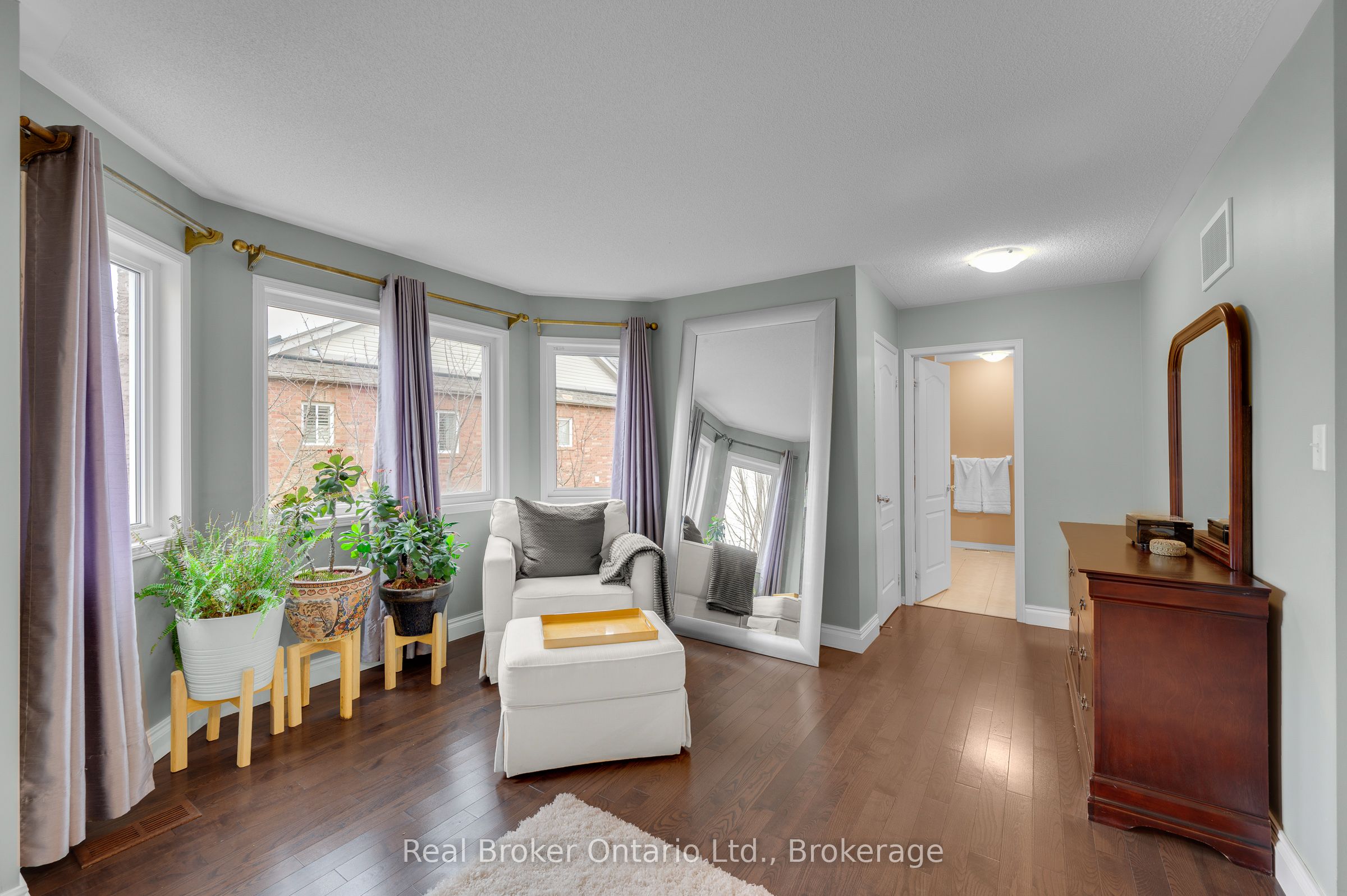 6 Wilsongary Circle, Ajax, ON L1T 0G7