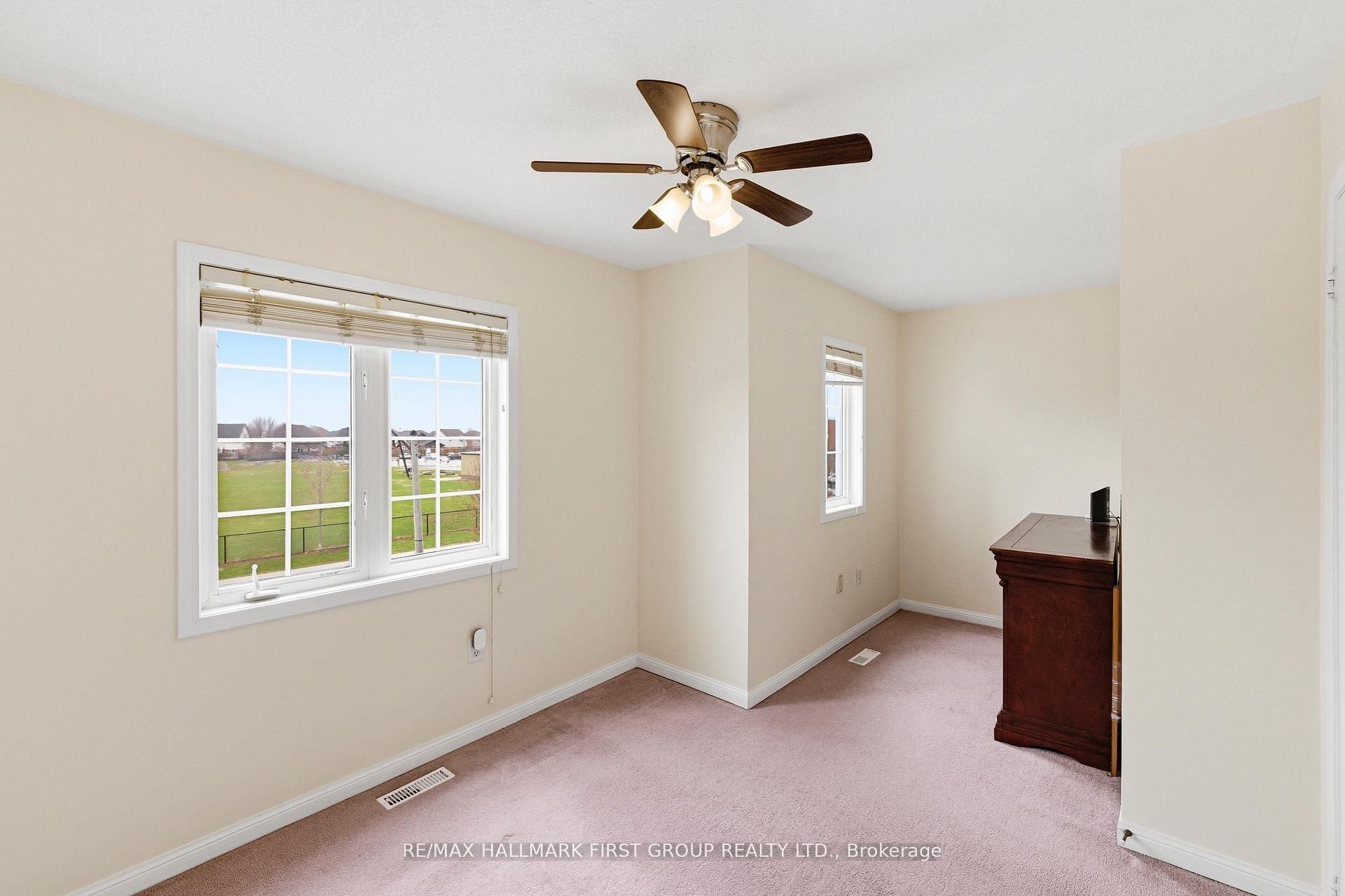 32 Samandria Avenue, Whitby, ON L1R 2Z7