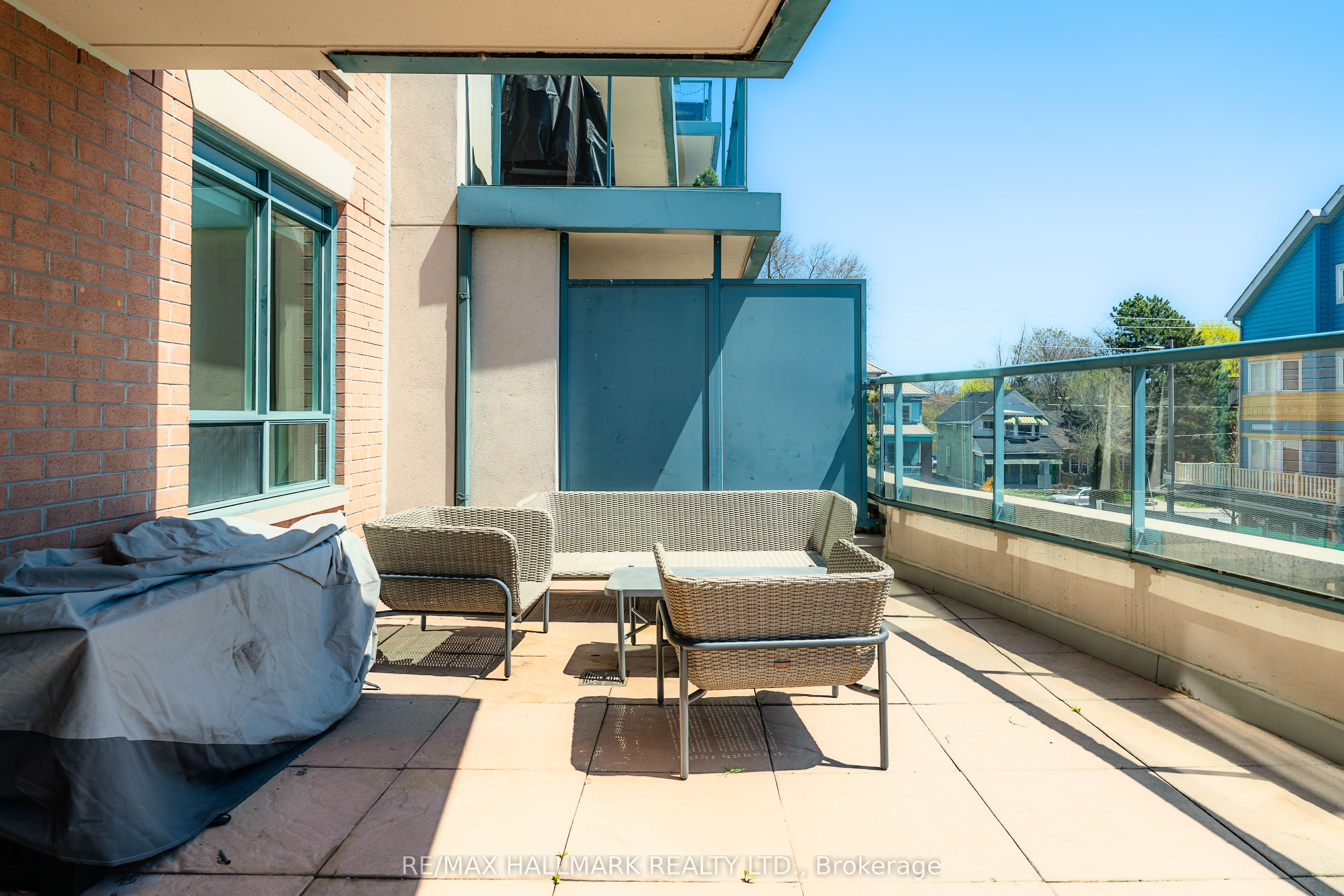 1863 Queen Street E 311, Toronto, ON M4L 3Y6