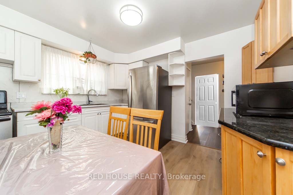 40 North Woodrow Boulevard, Toronto, ON M1K 1W3