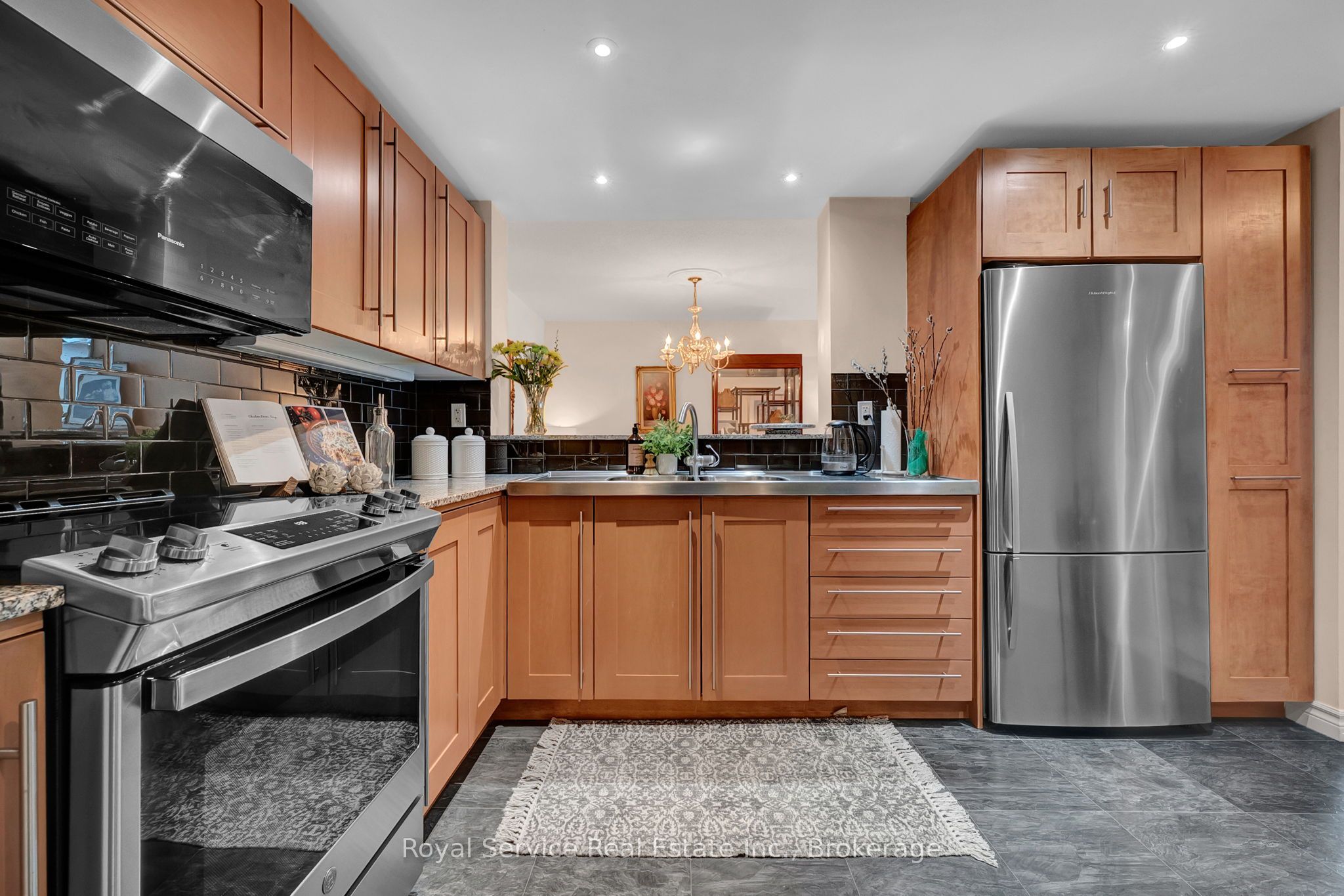 360 Watson Street W 910, Whitby, ON L1N 9G2