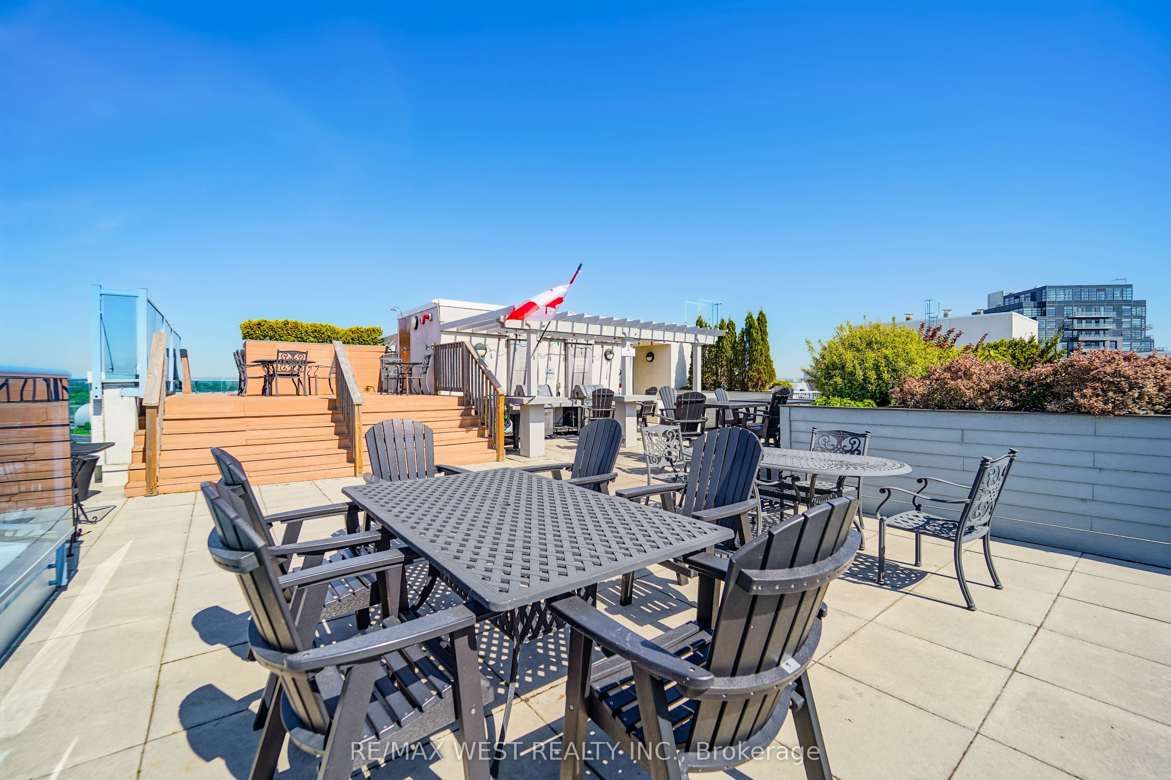 340 Watson Street W 216, Whitby, ON L1N 9G1