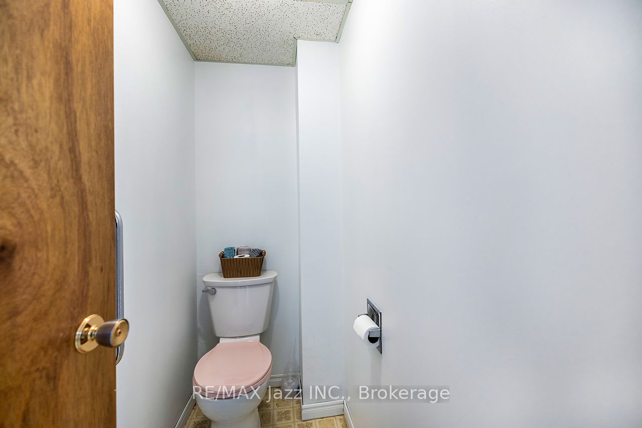 810 Kilkenny Court, Oshawa, ON L1J 7B7